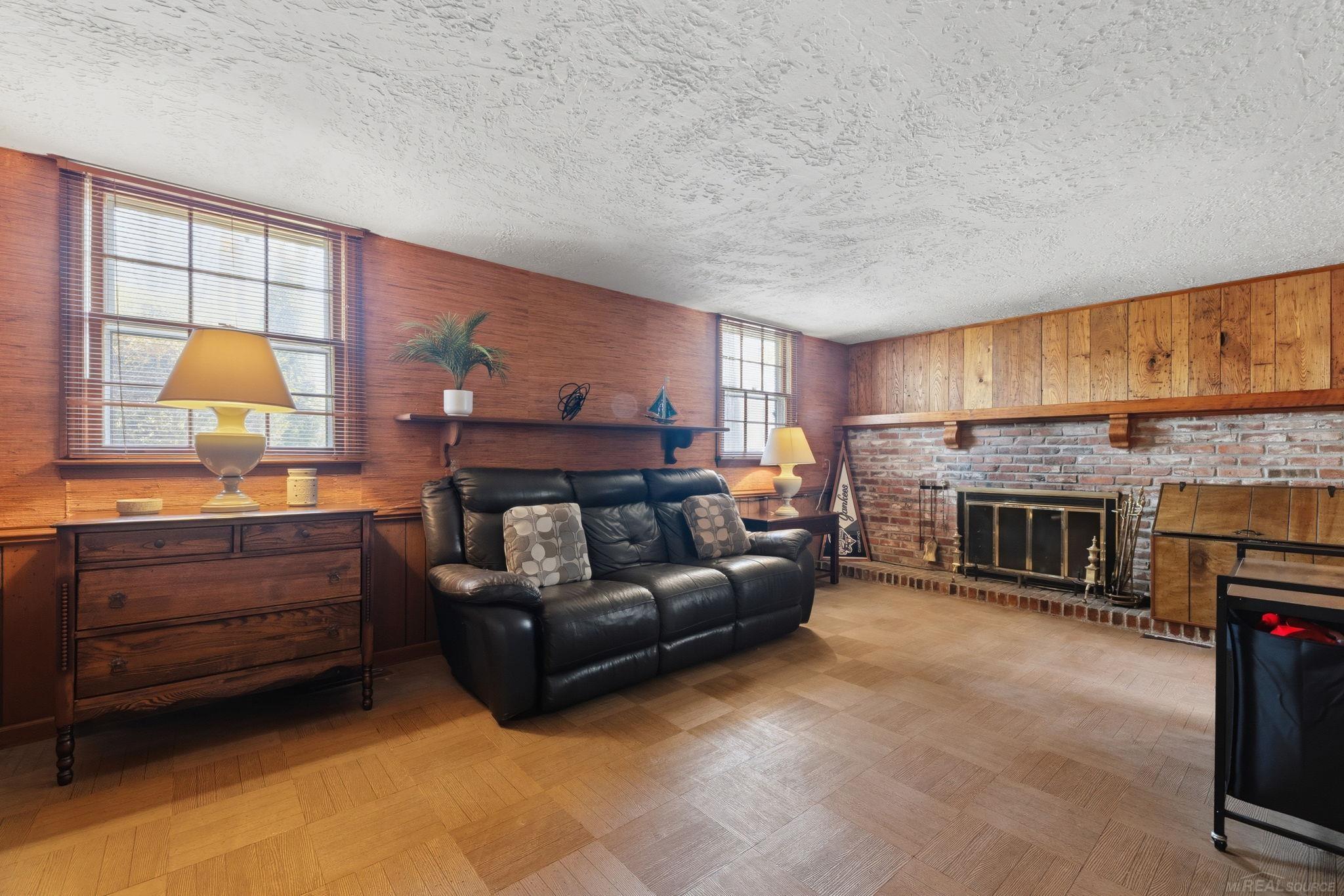 3645 W Surrey Lane