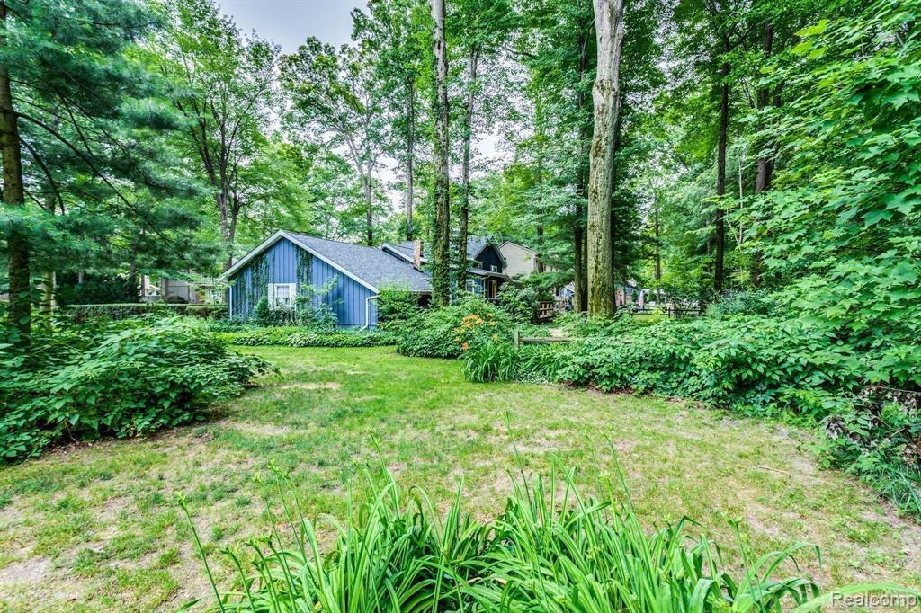 3645 W Surrey Lane
