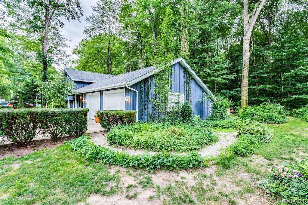 3645 W Surrey Lane