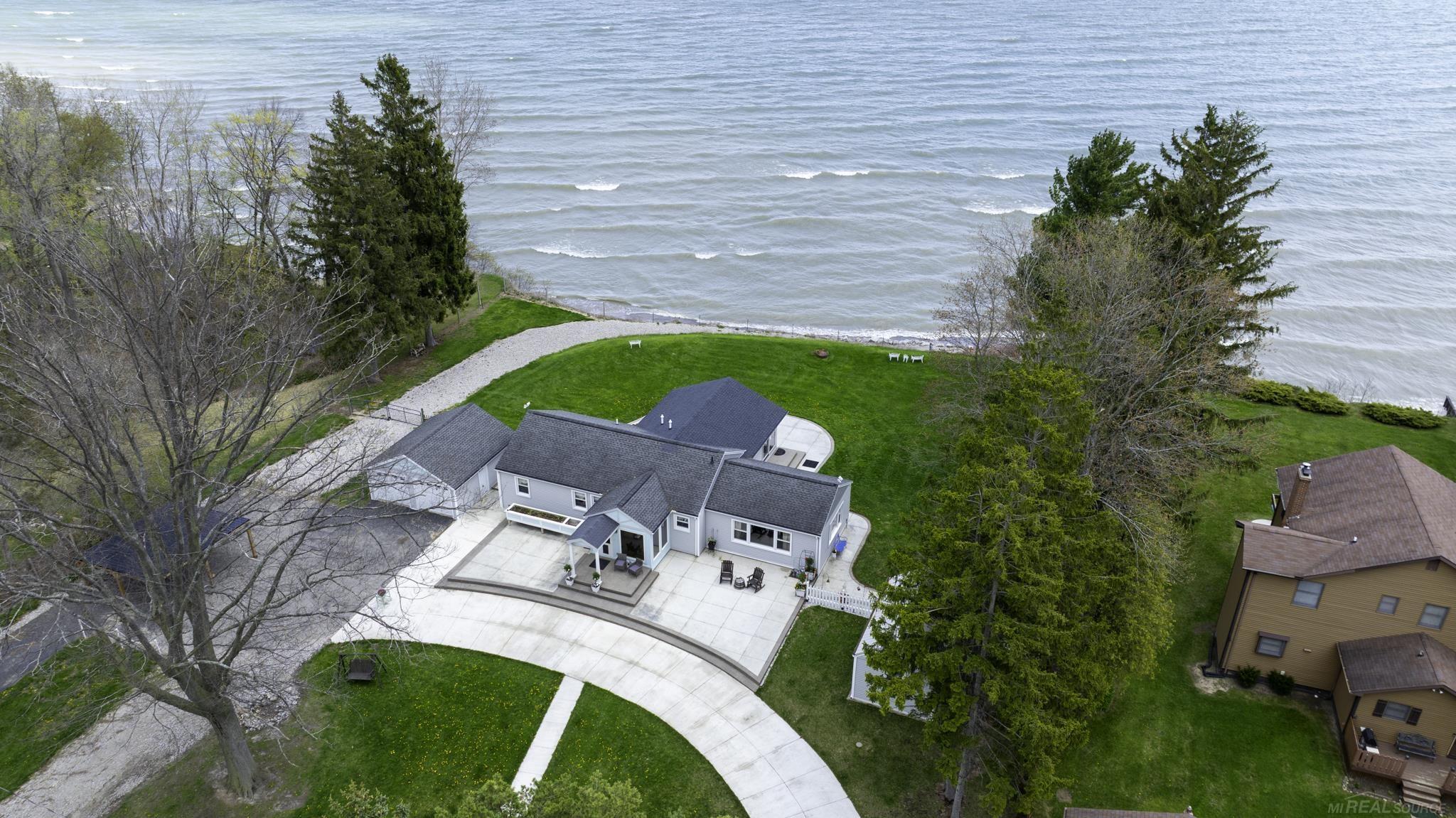 6655 Lakeshore Road