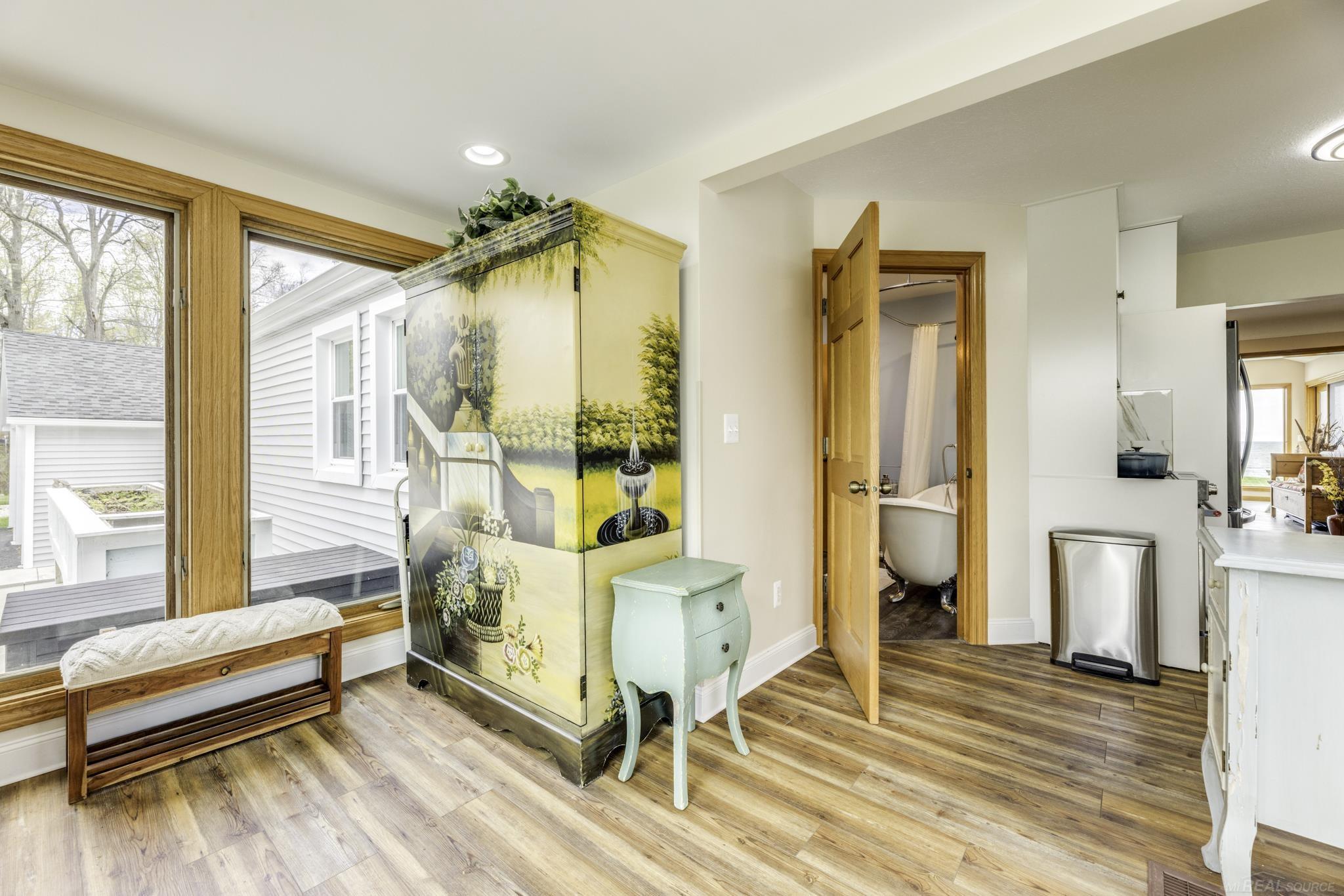 6655 Lakeshore Road