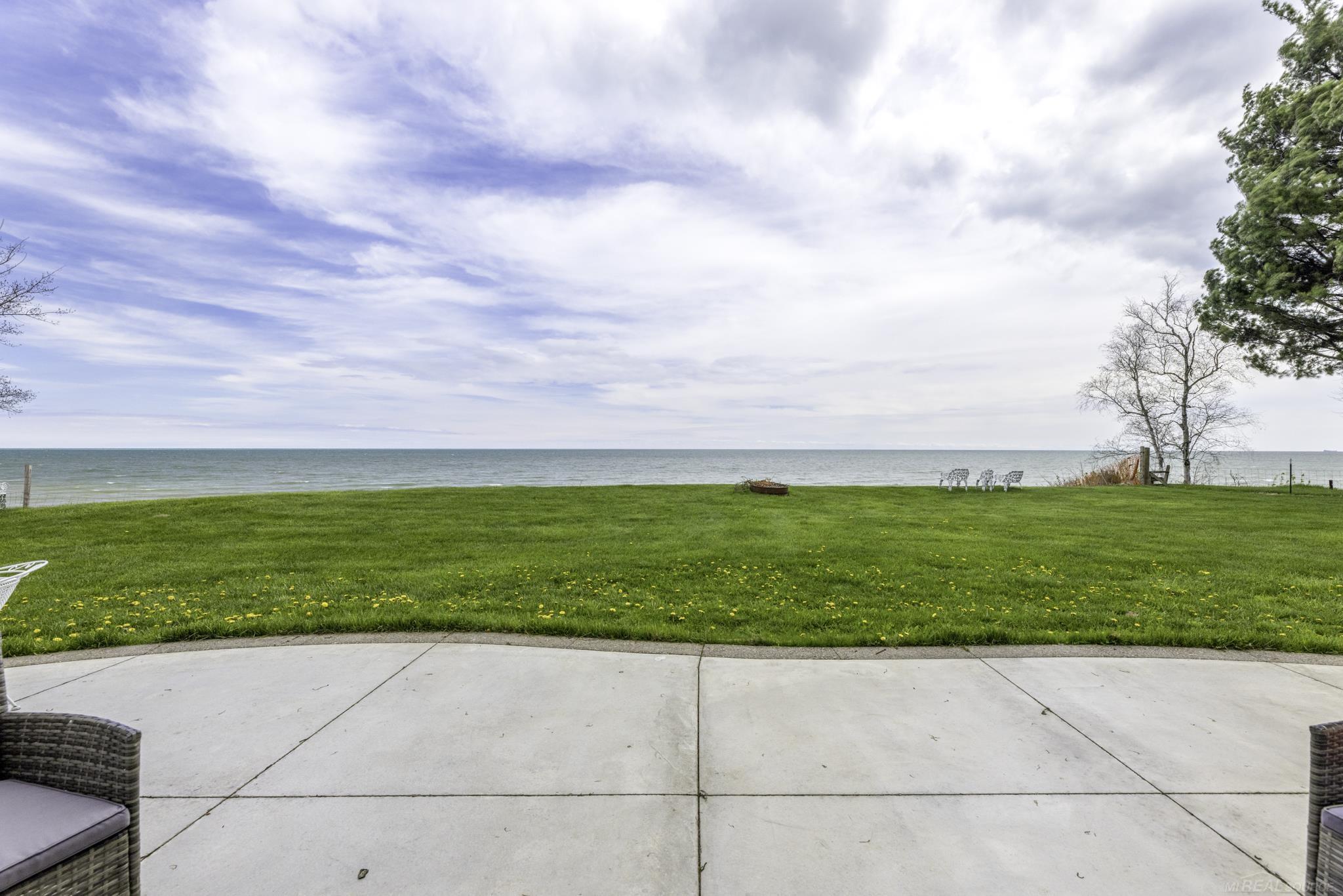 6655 Lakeshore Road