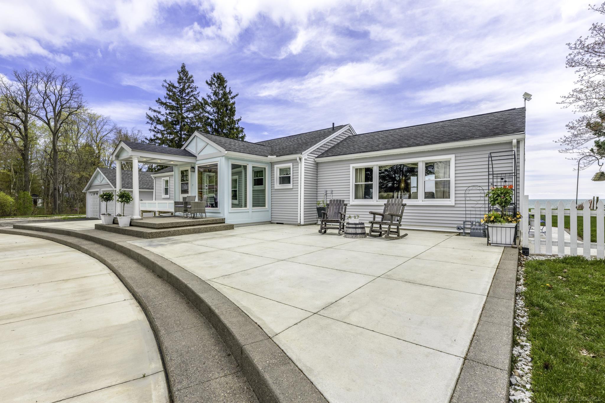 6655 Lakeshore Road