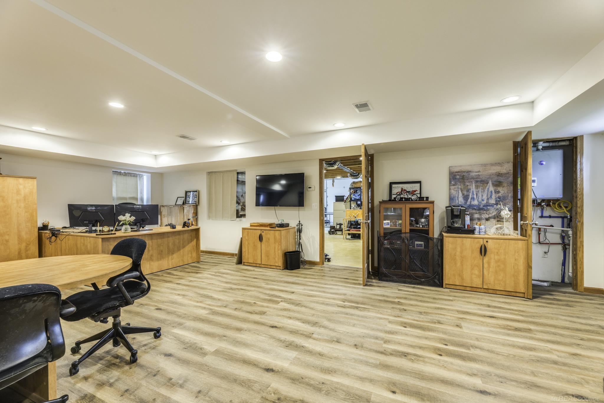 6655 Lakeshore Road