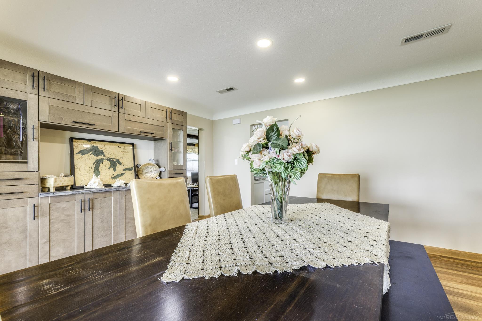 6655 Lakeshore Road