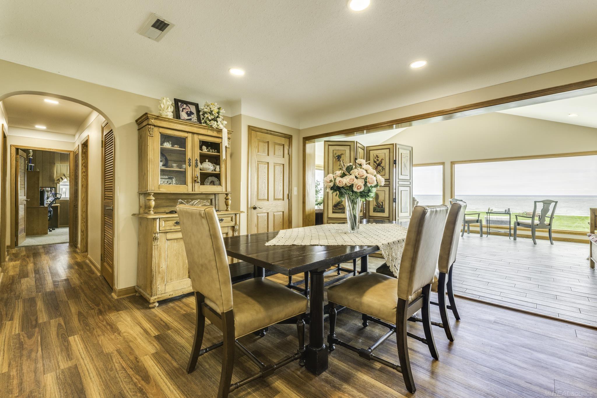 6655 Lakeshore Road