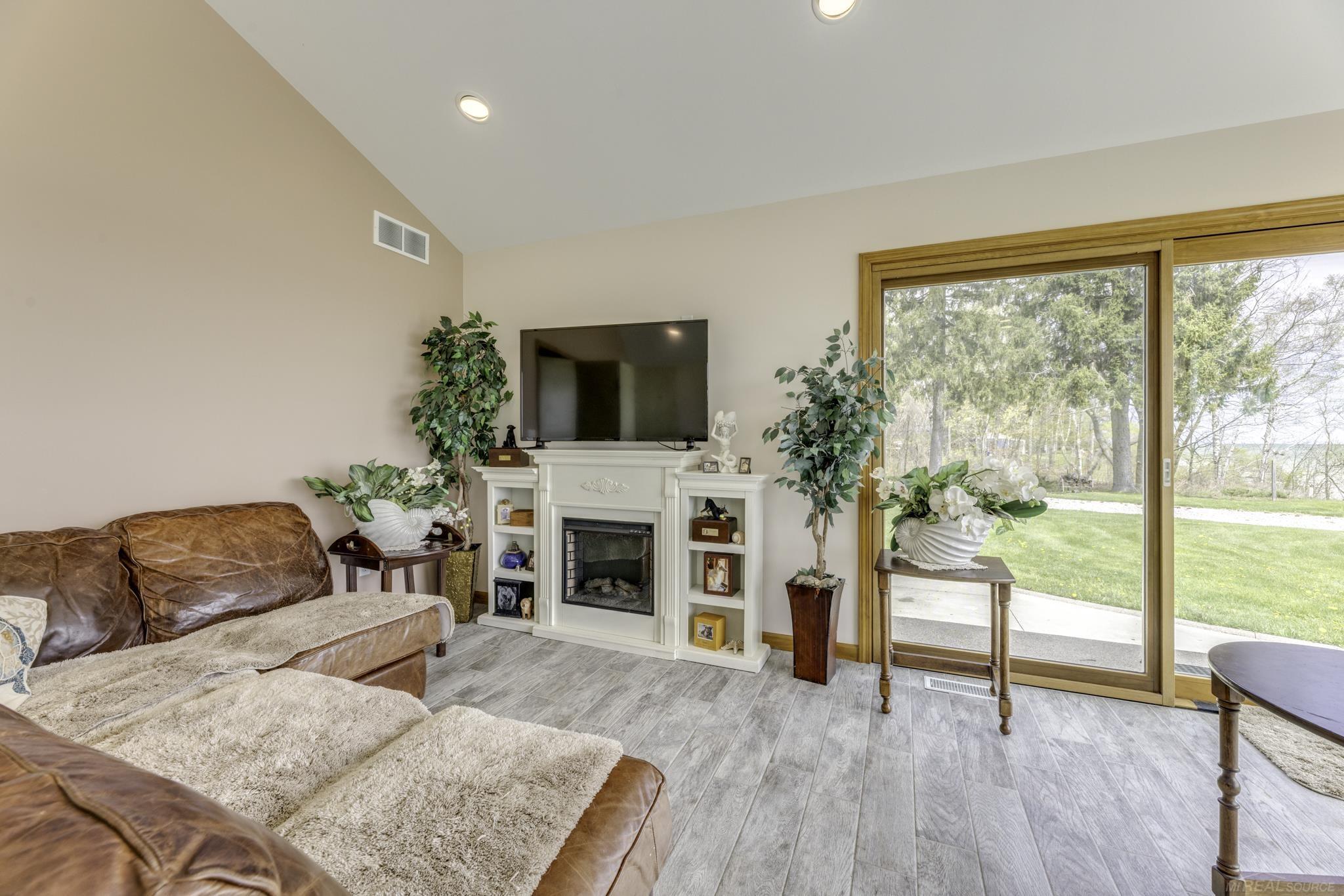 6655 Lakeshore Road