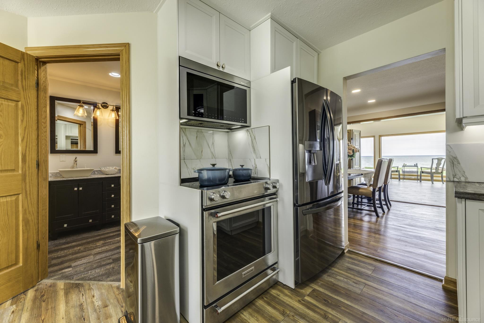 6655 Lakeshore Road