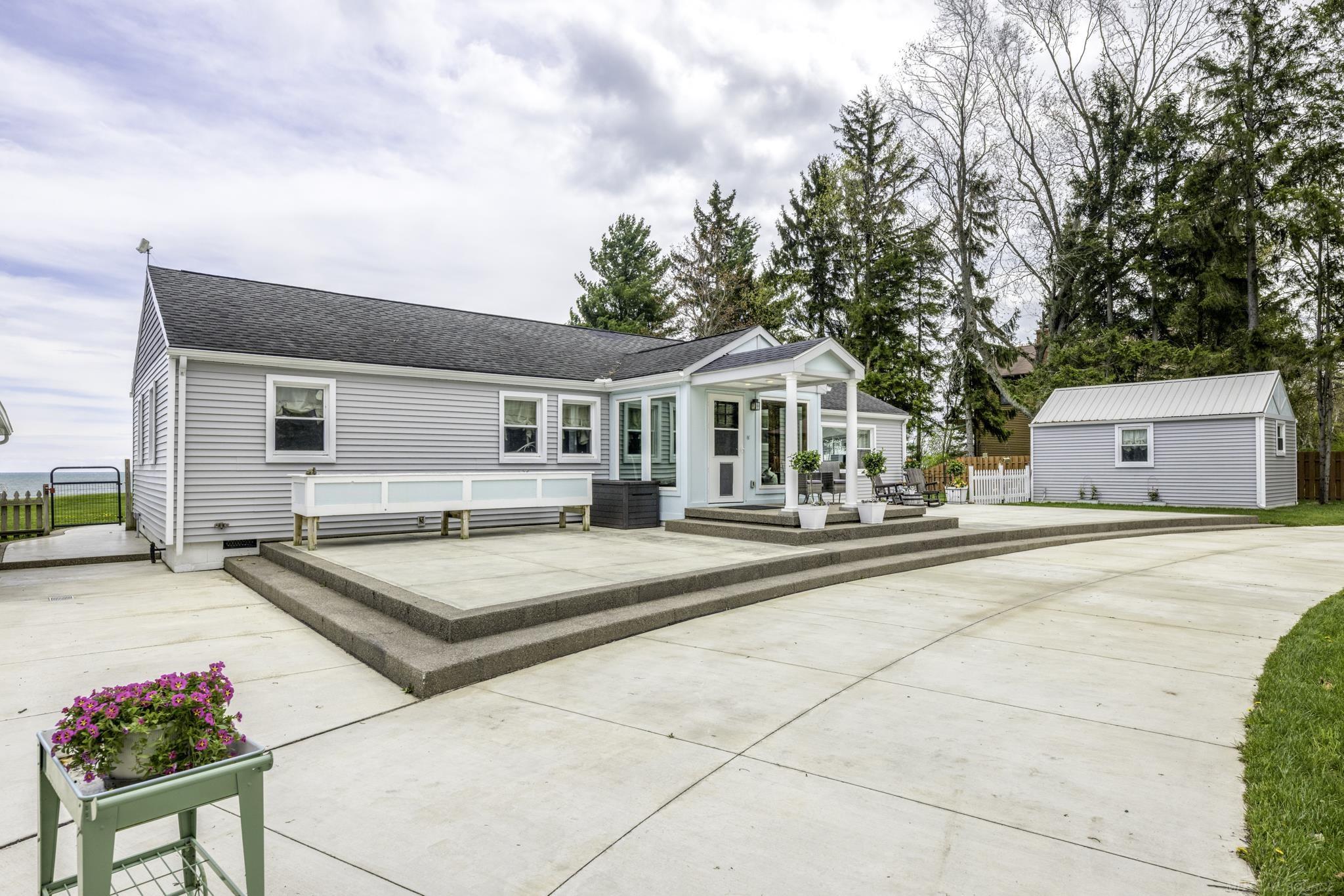 6655 Lakeshore Road
