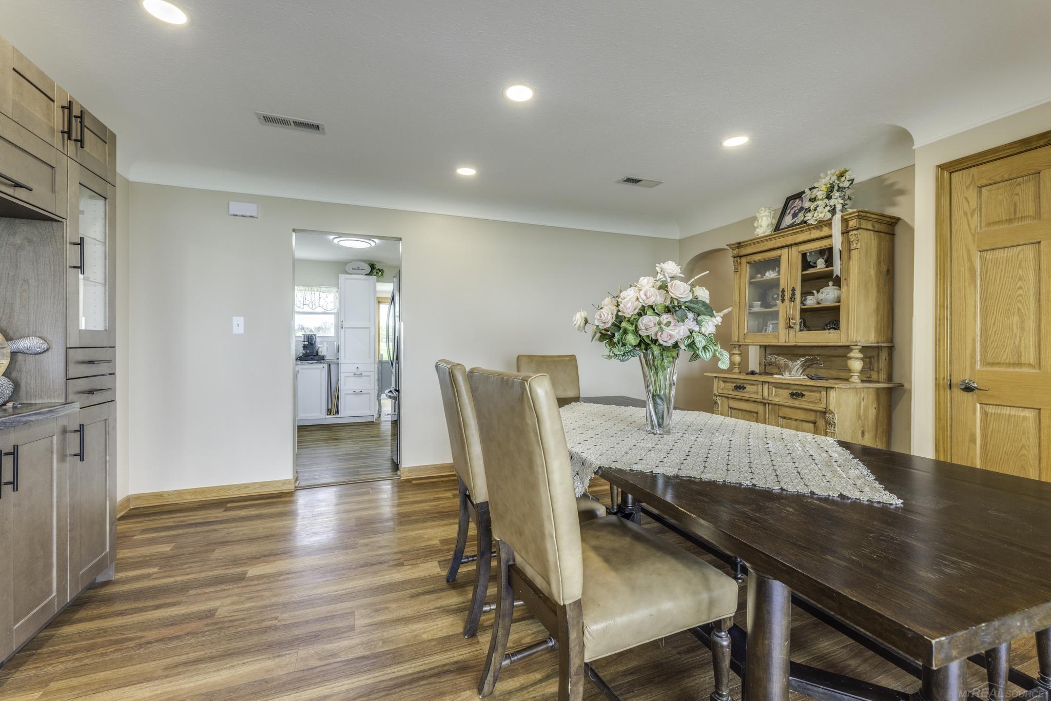 6655 Lakeshore Road
