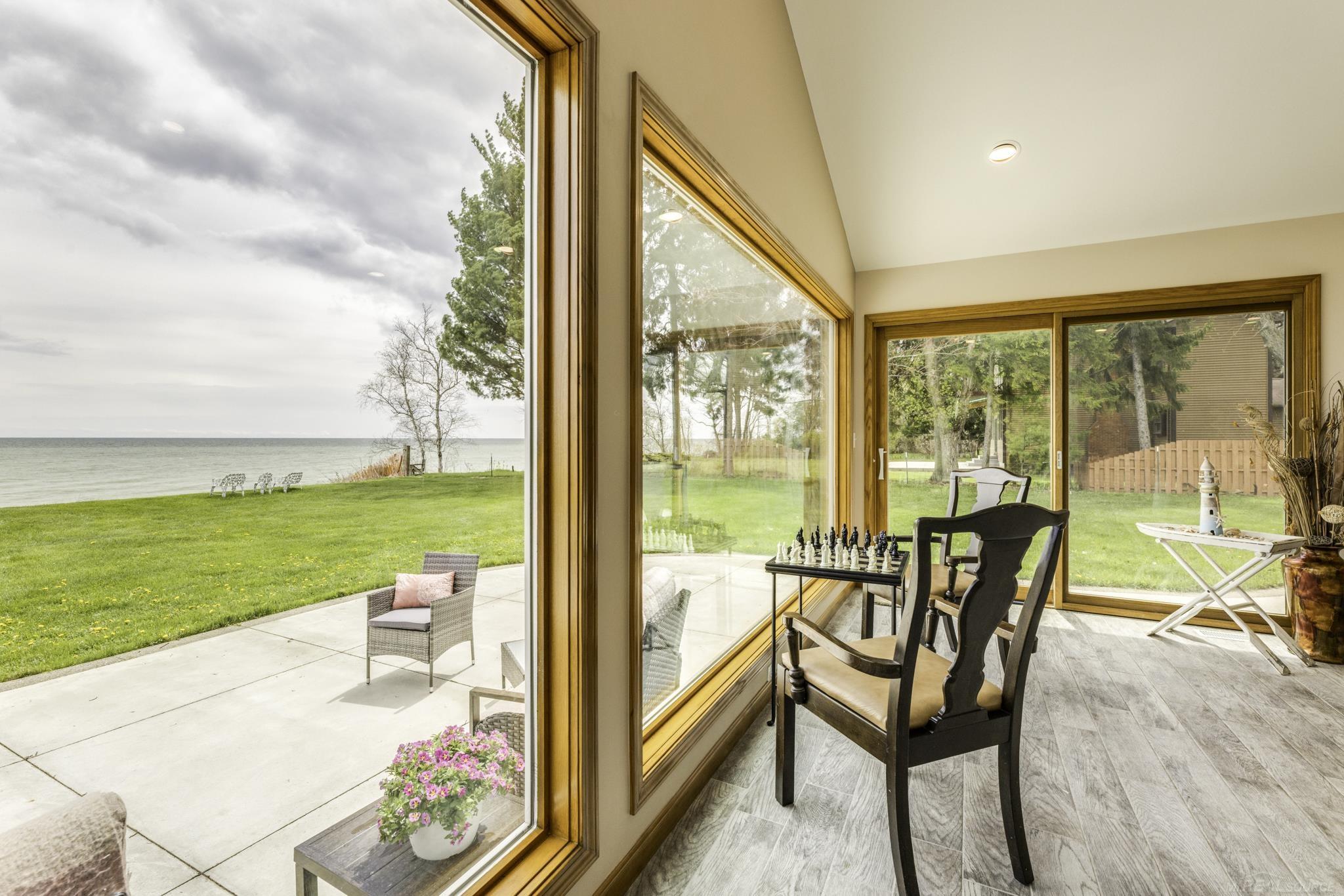 6655 Lakeshore Road