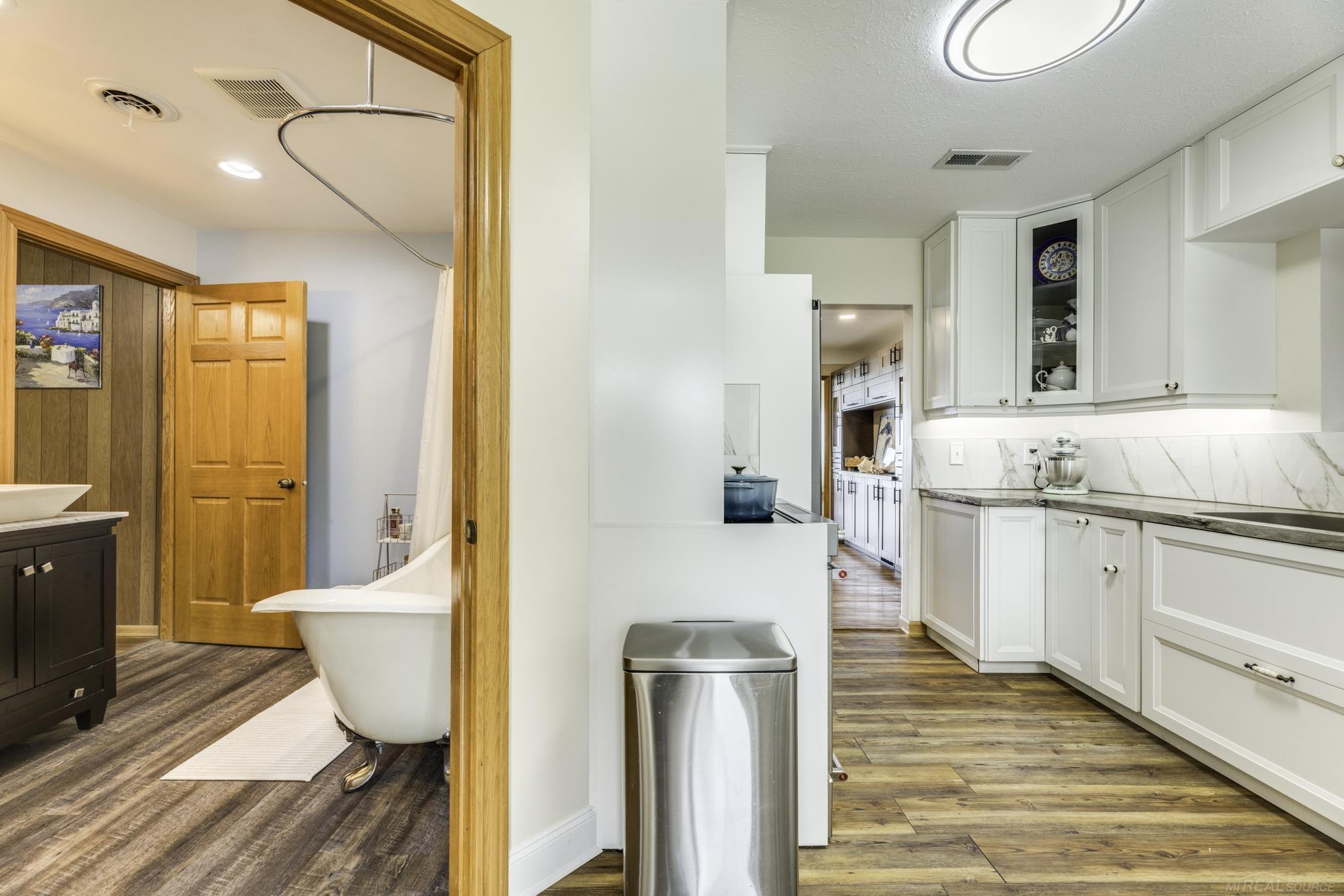 6655 Lakeshore Road