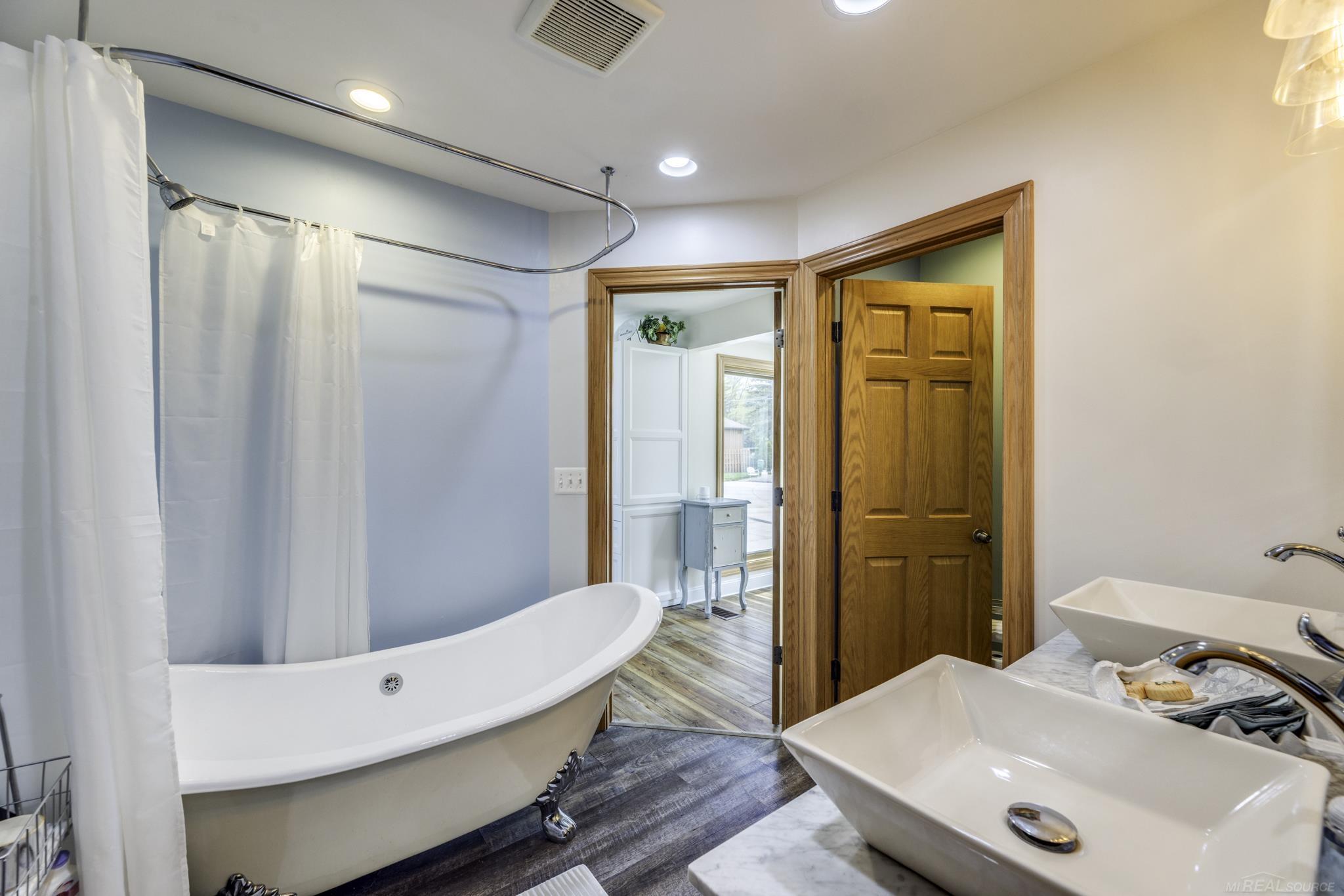 6655 Lakeshore Road