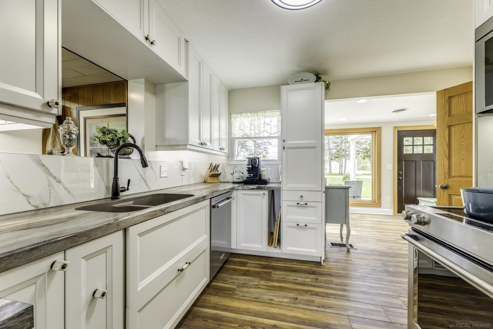 6655 Lakeshore Road