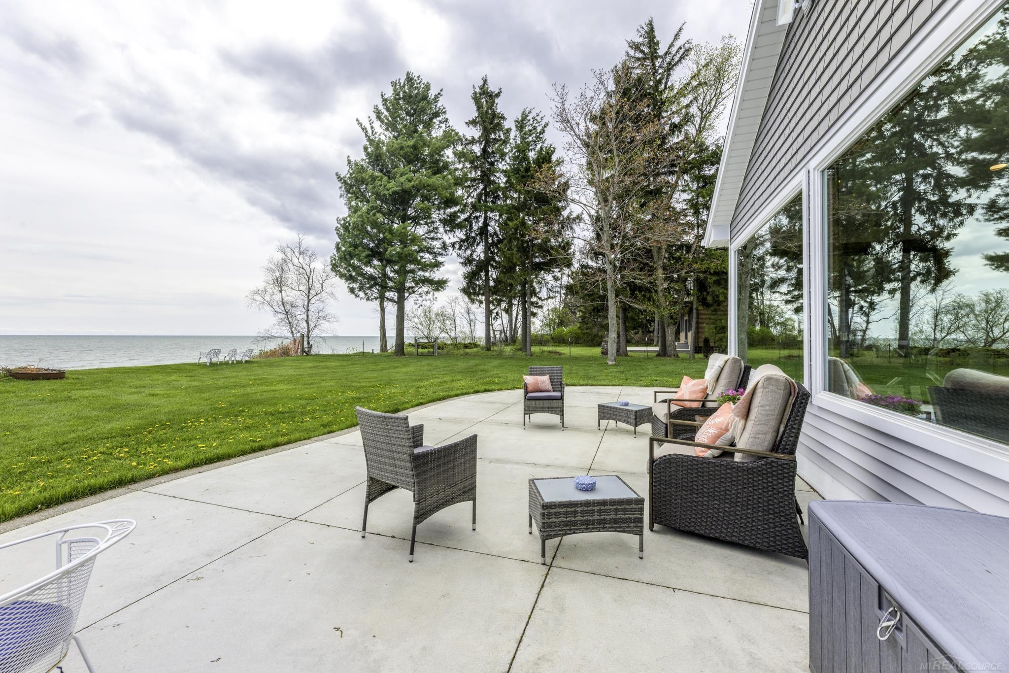 6655 Lakeshore Road