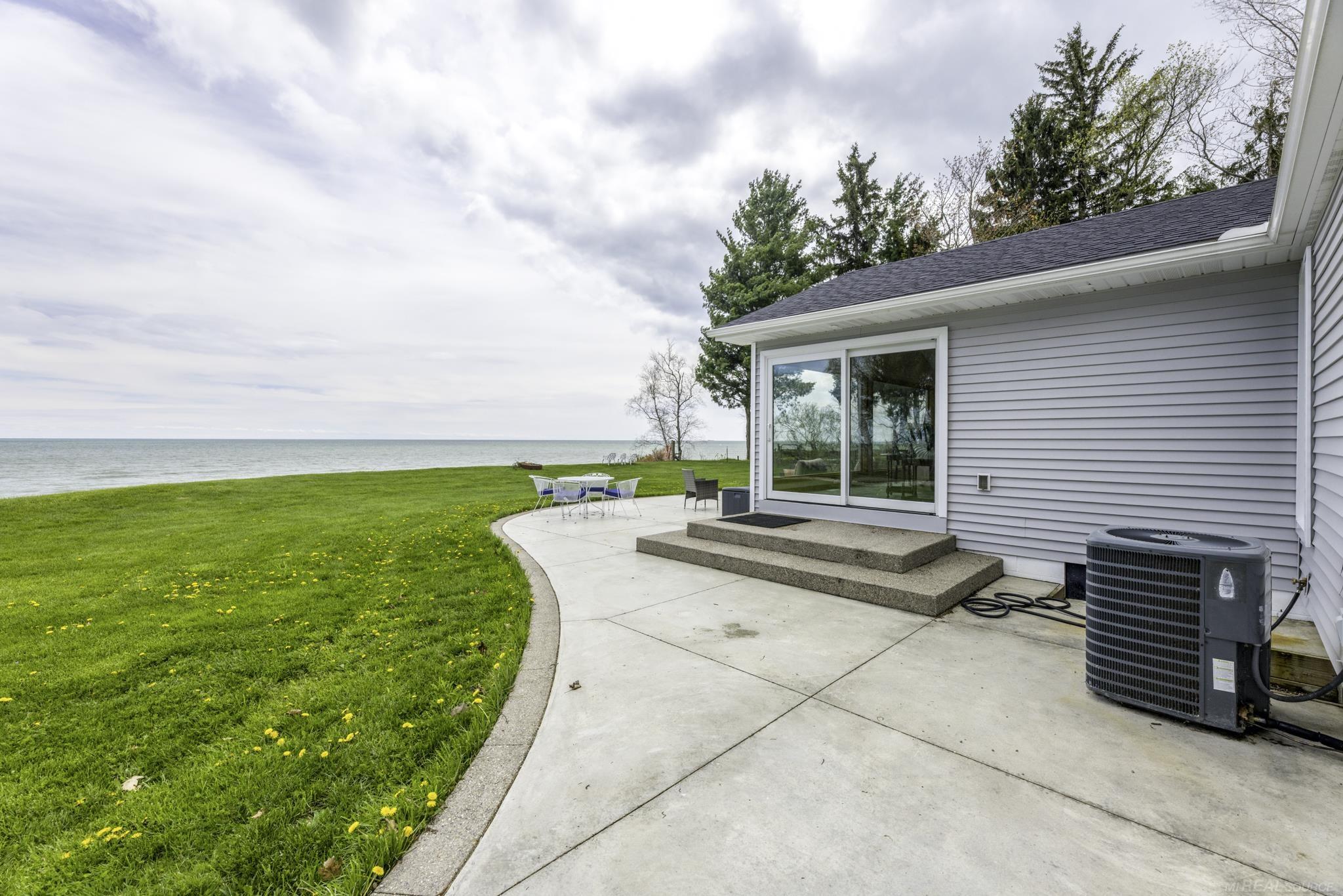 6655 Lakeshore Road
