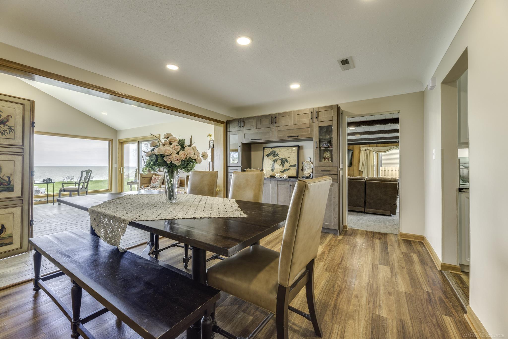 6655 Lakeshore Road