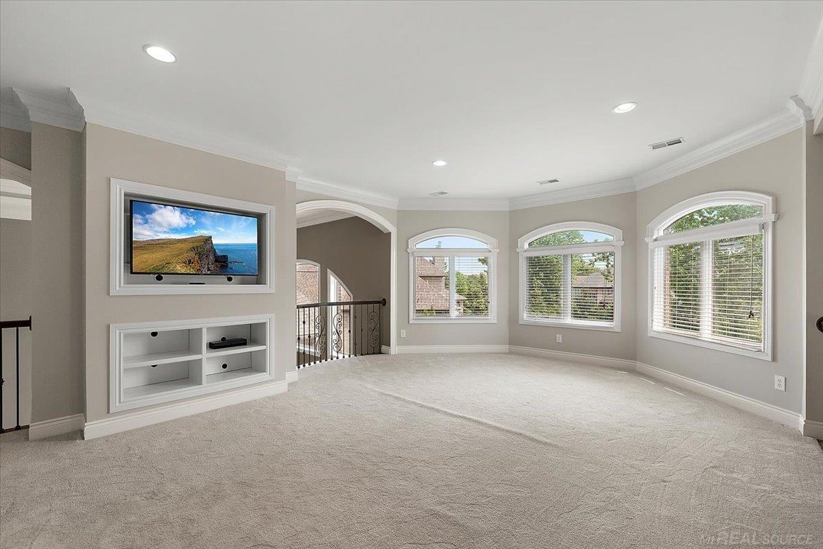 54245 Queensborough Drive