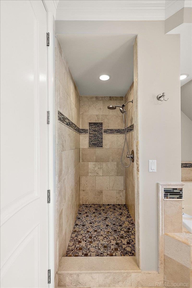 54245 Queensborough Drive
