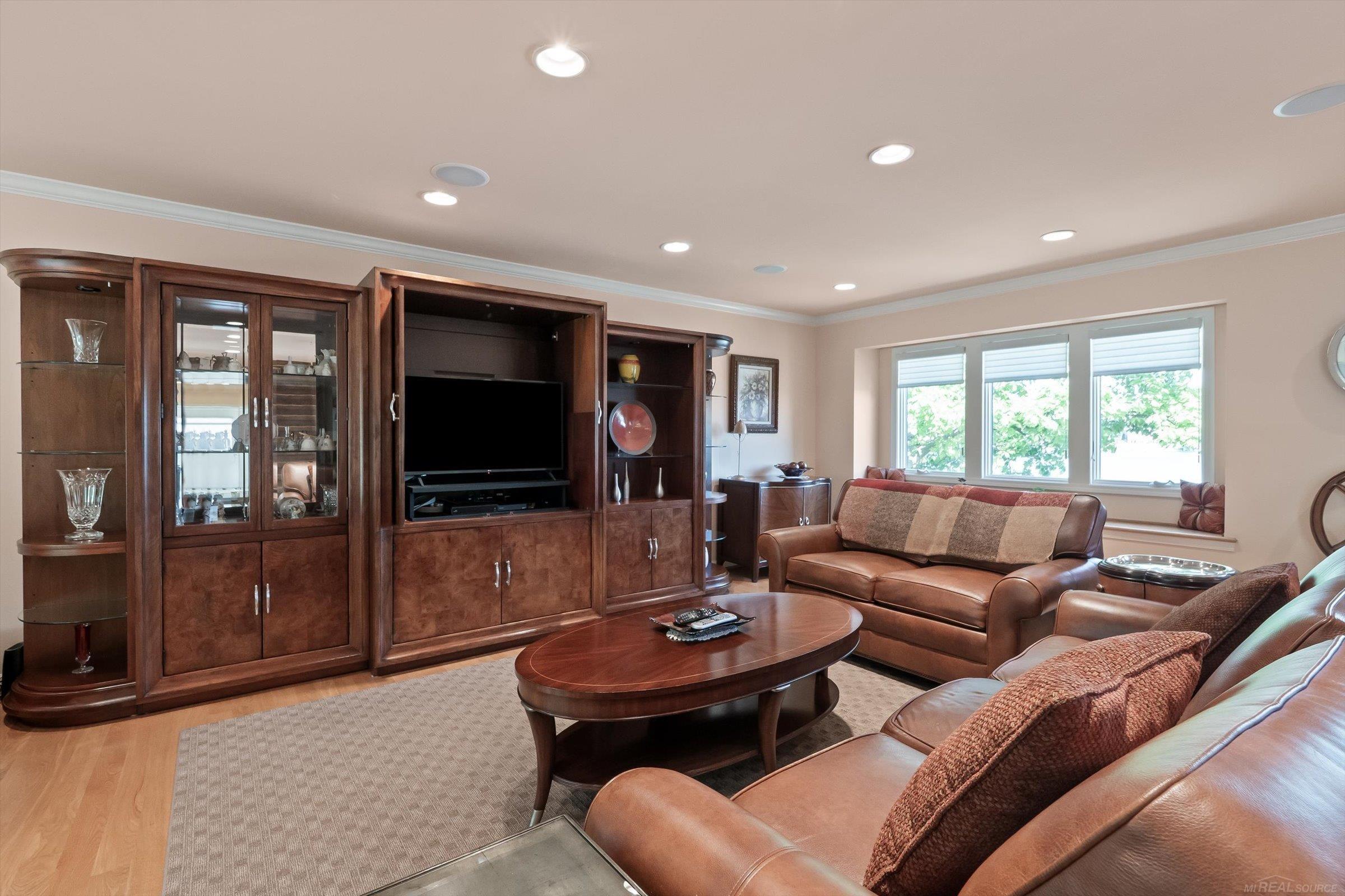 400 Lakes Edge Drive