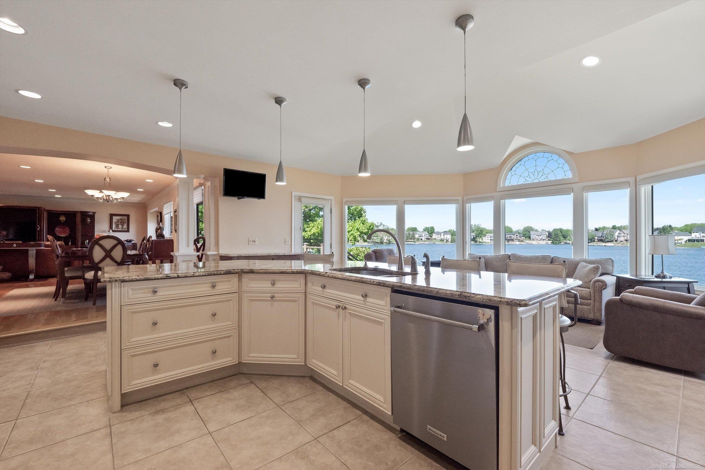 400 Lakes Edge Drive