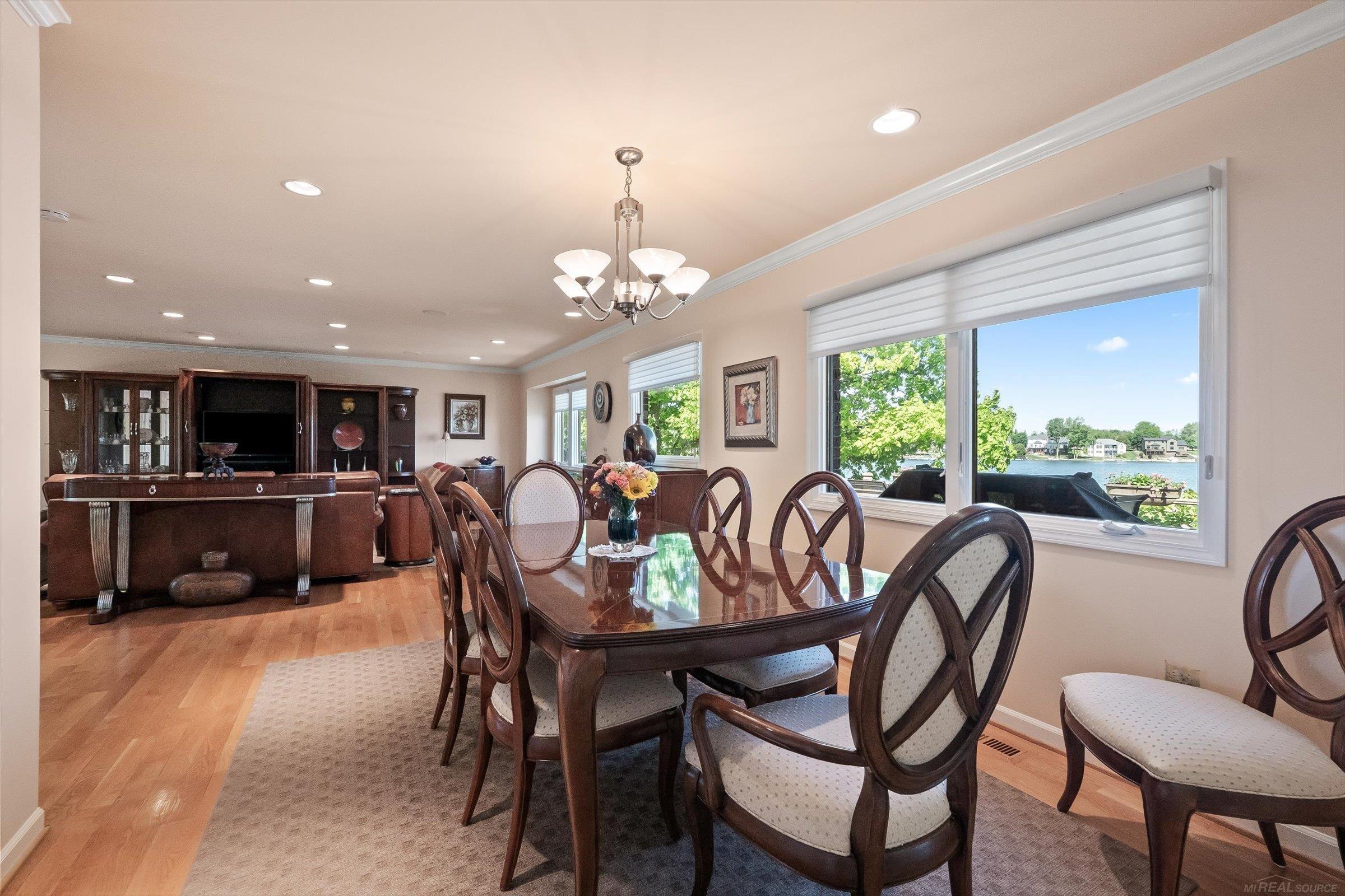 400 Lakes Edge Drive