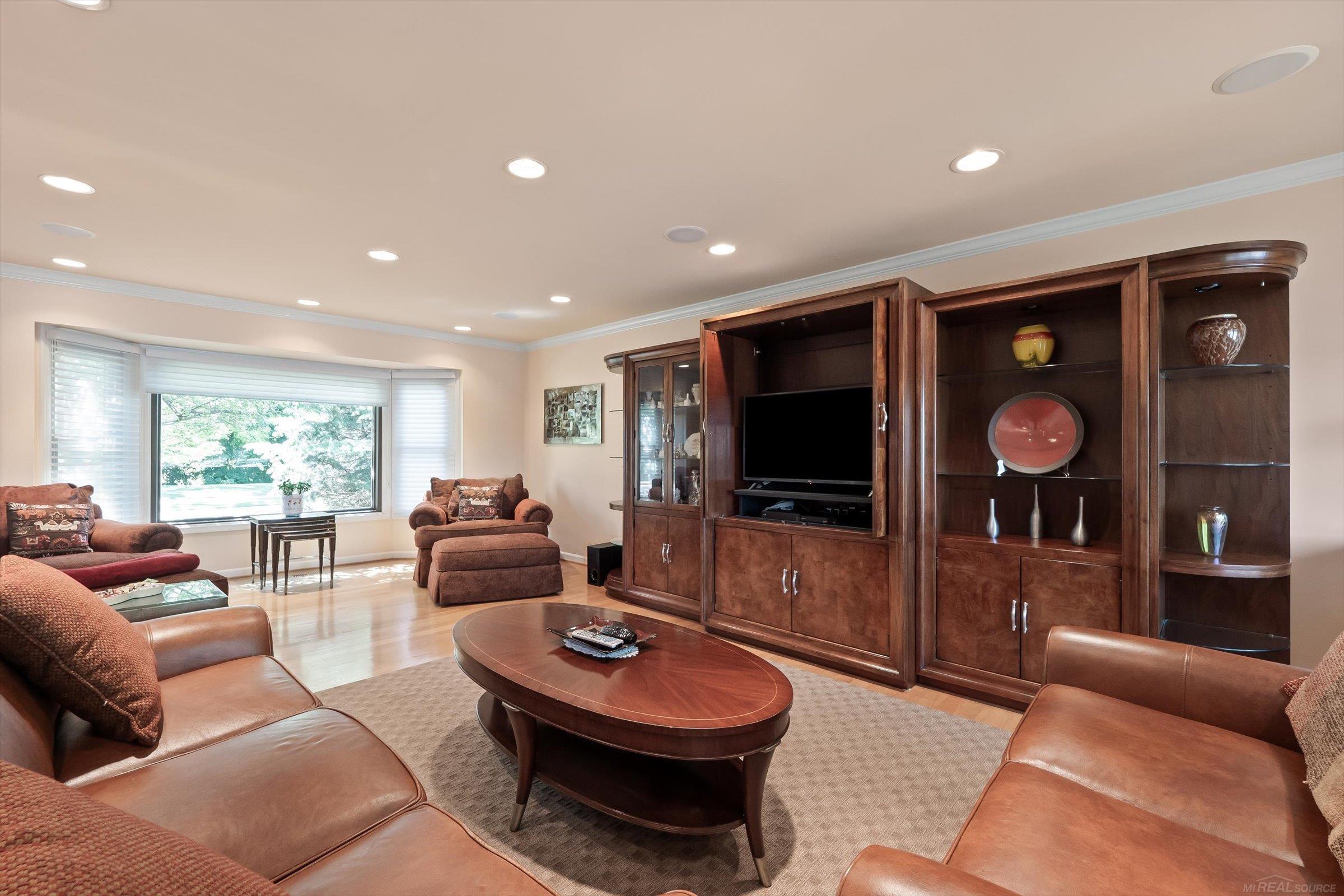 400 Lakes Edge Drive