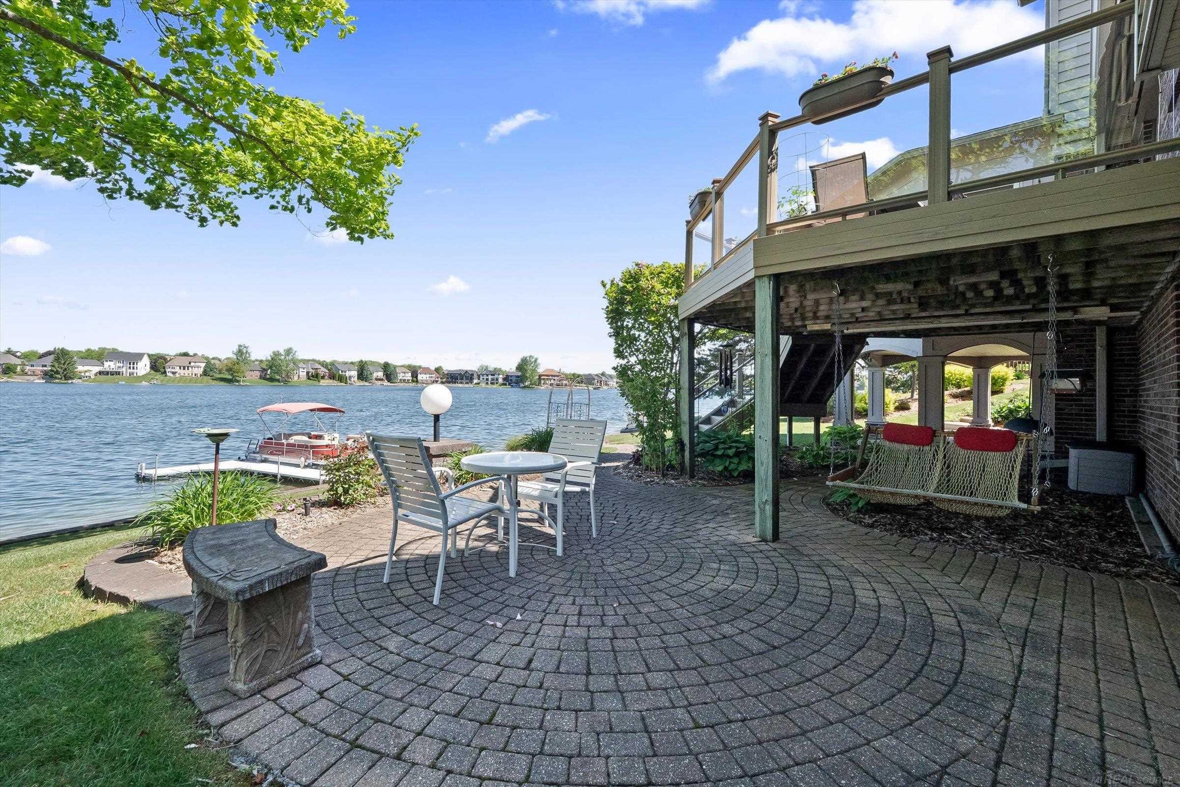 400 Lakes Edge Drive