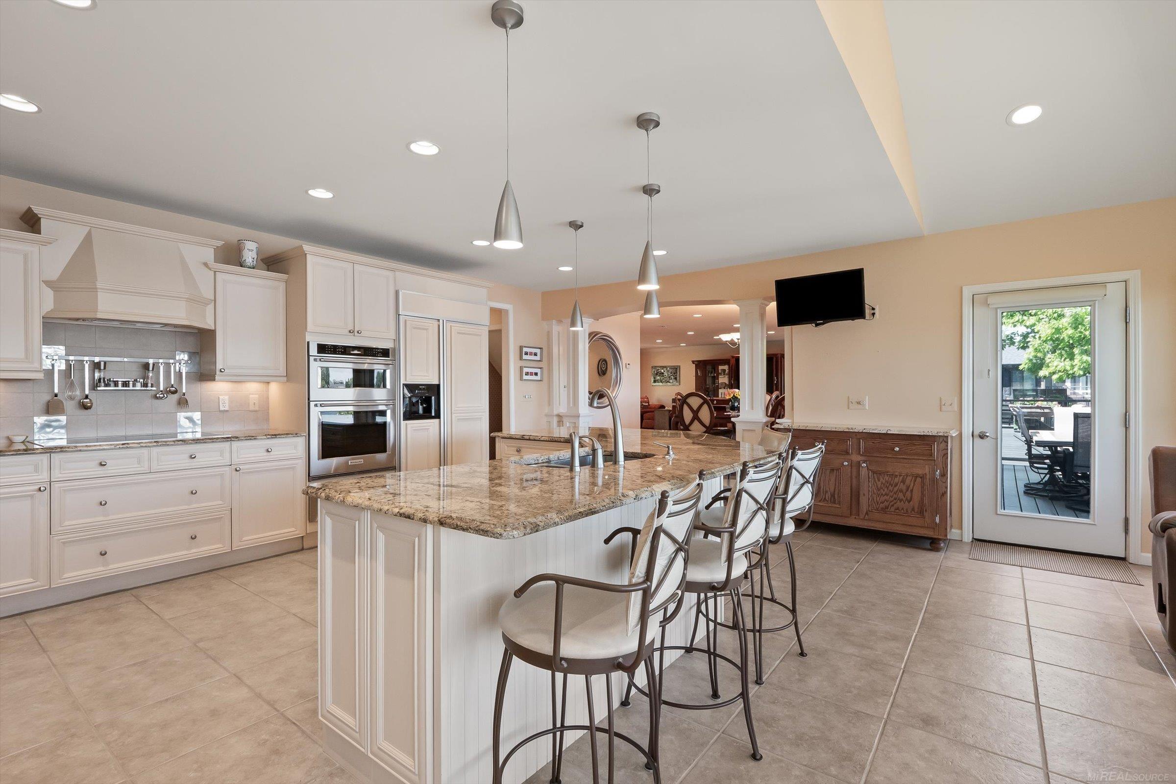 400 Lakes Edge Drive