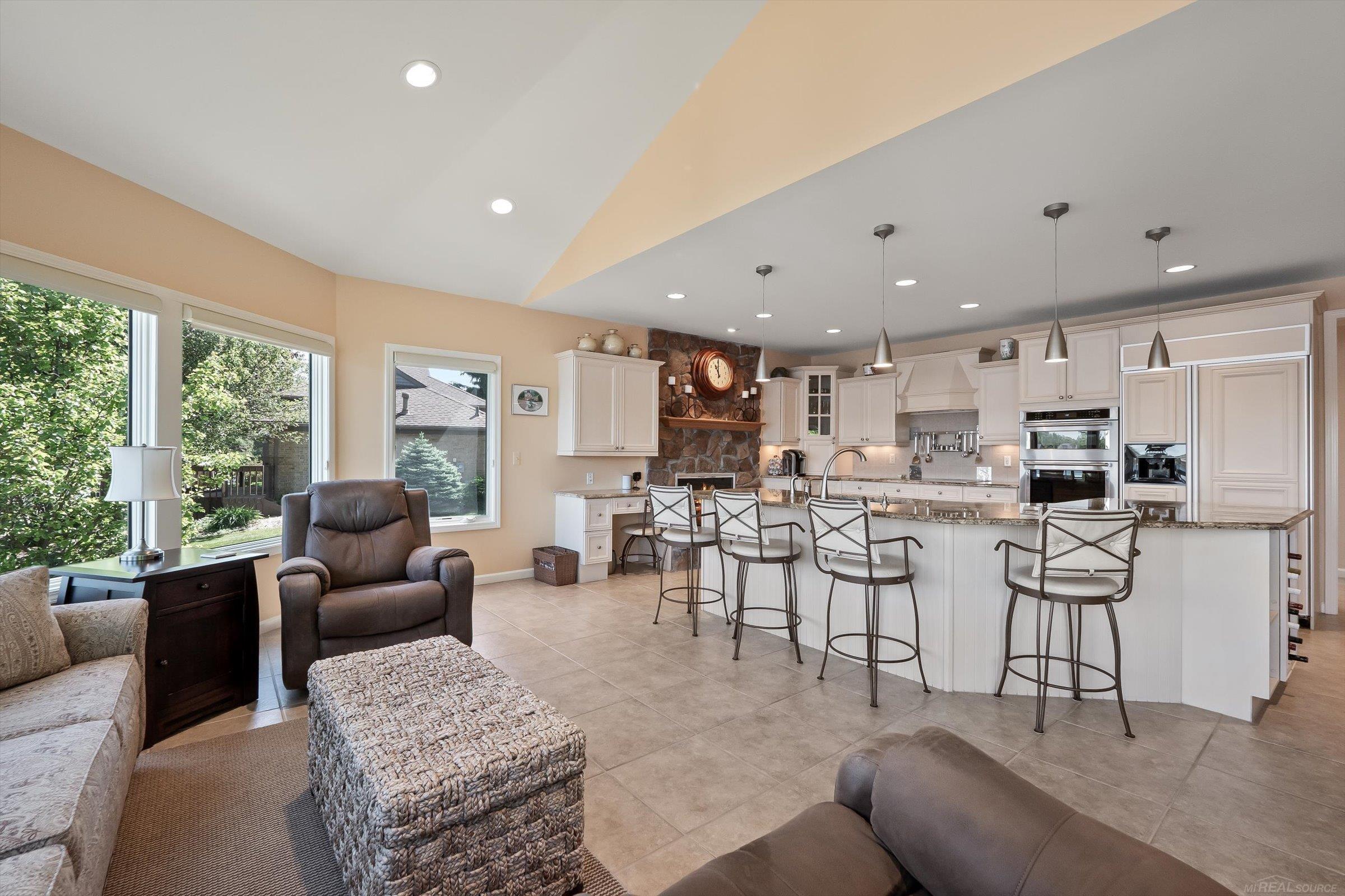 400 Lakes Edge Drive
