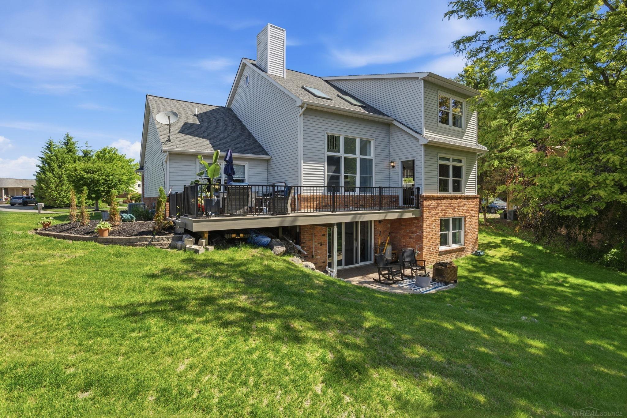 565 Lakes Edge Drive