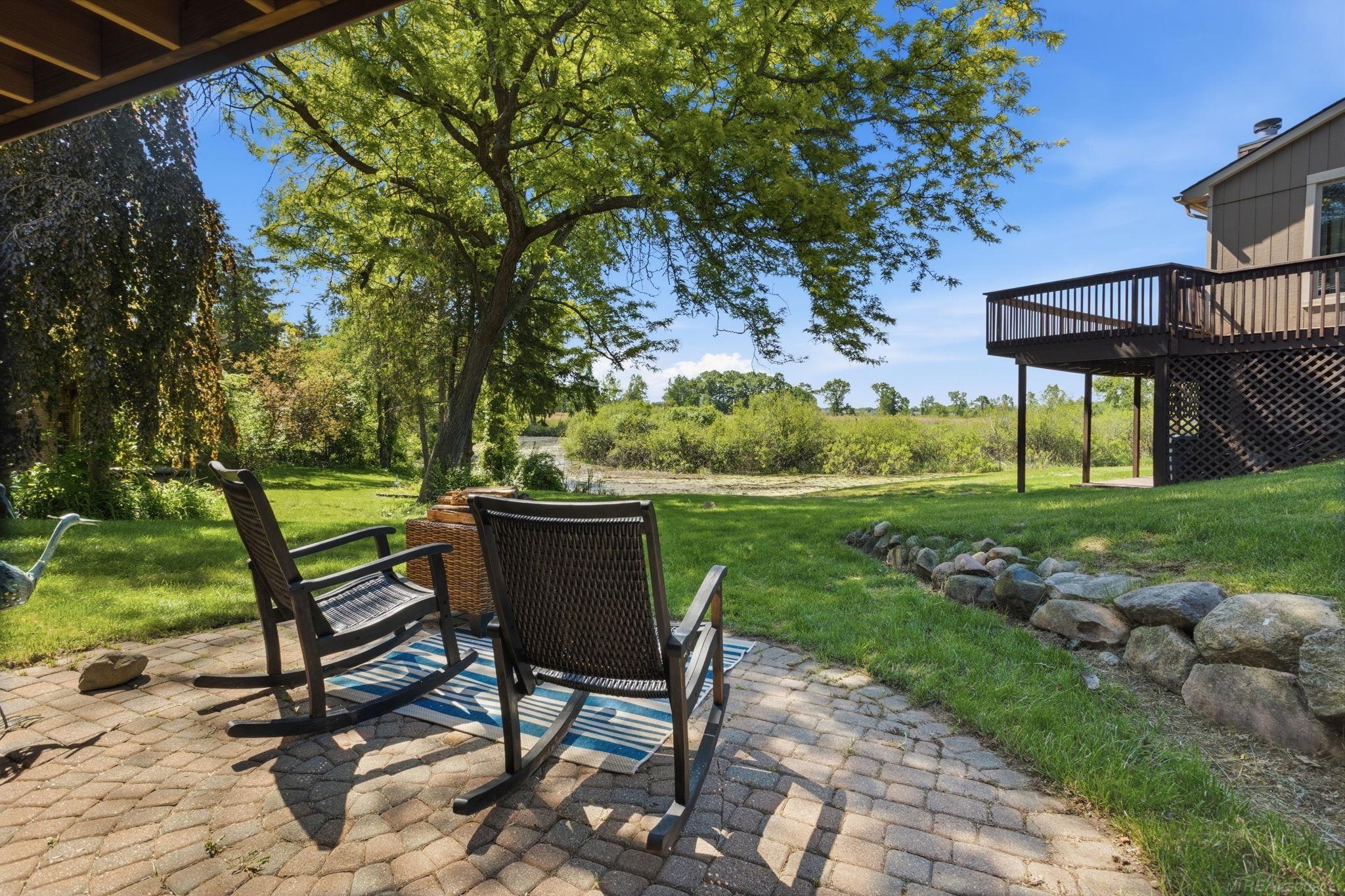 565 Lakes Edge Drive