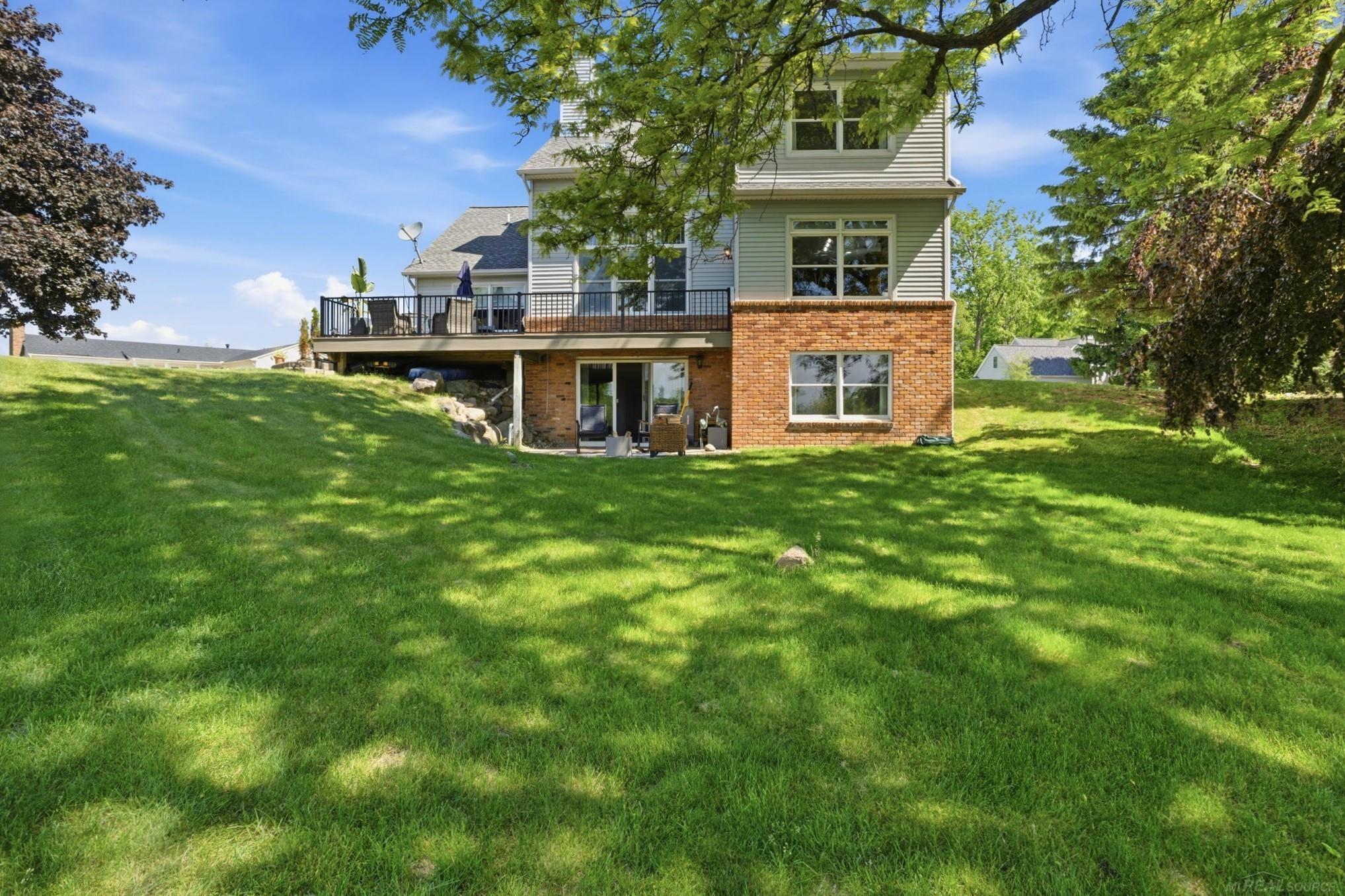 565 Lakes Edge Drive