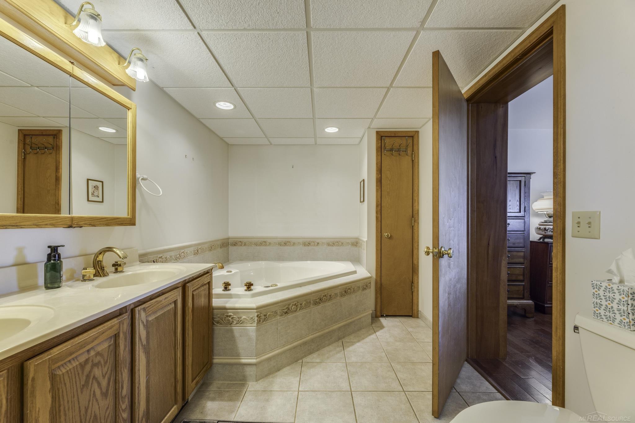3388 N Lakeshore Road