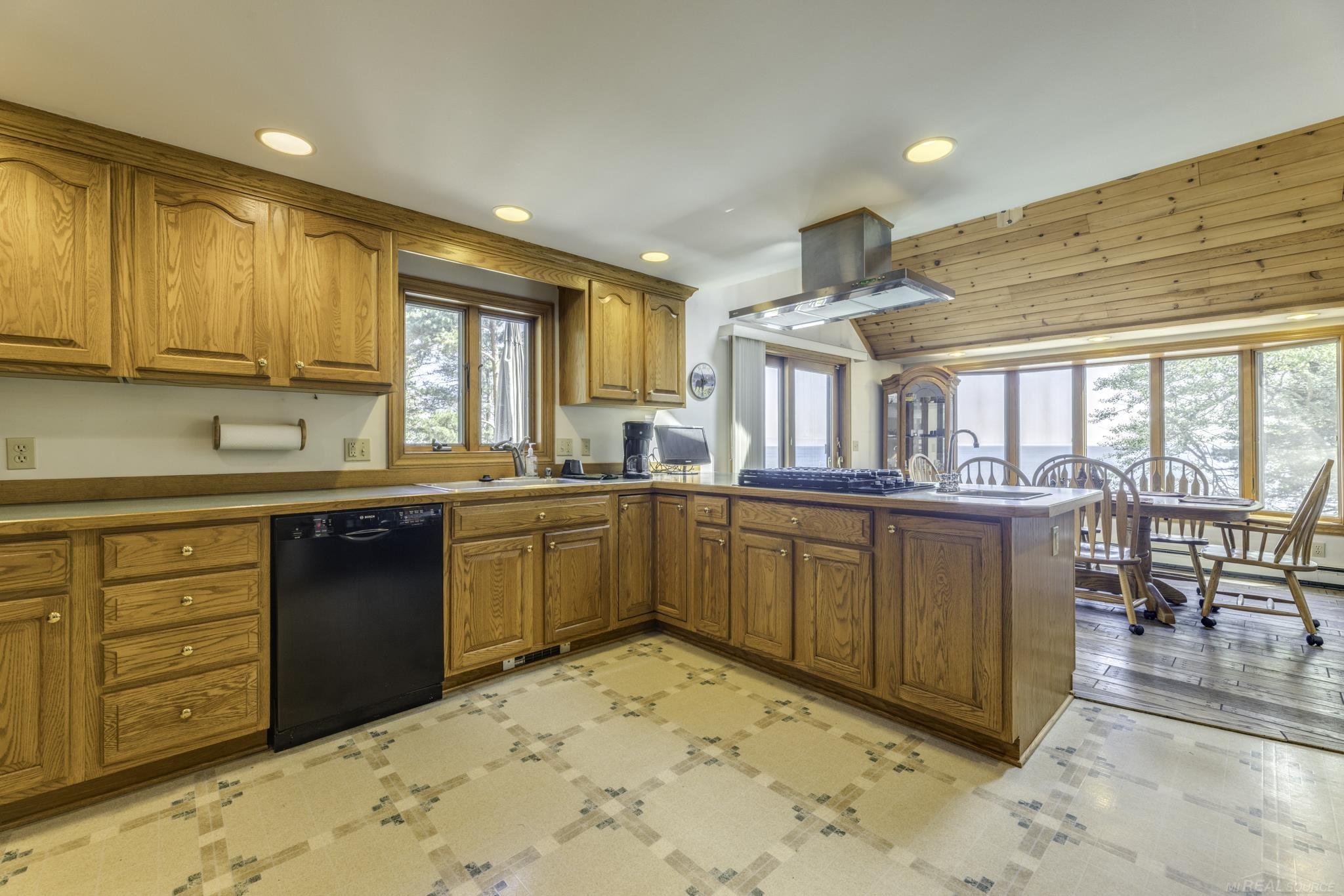 3388 N Lakeshore Road