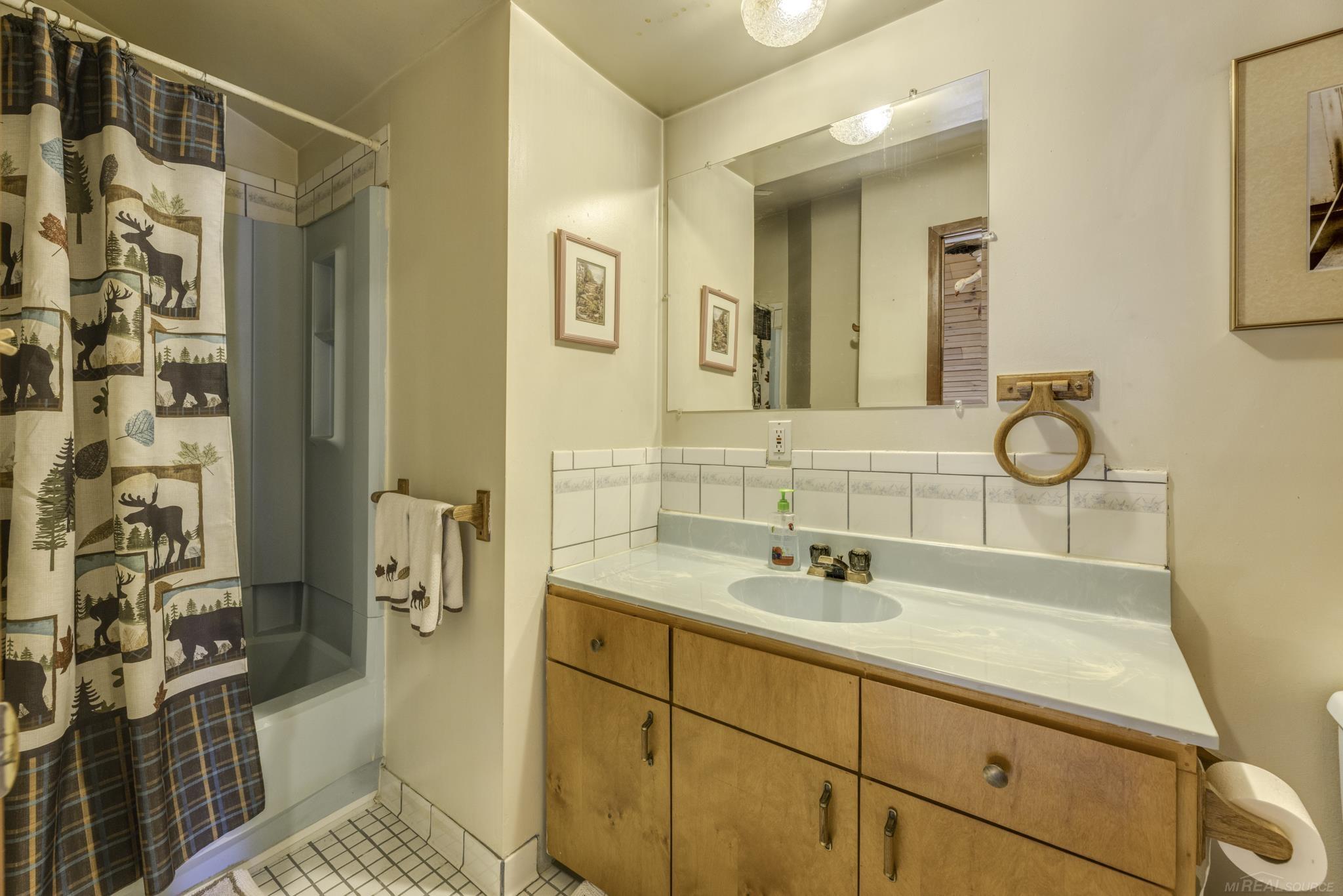 3388 N Lakeshore Road