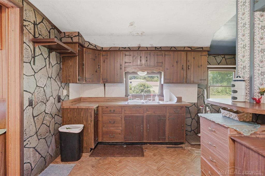 10332 W Dodge Road
