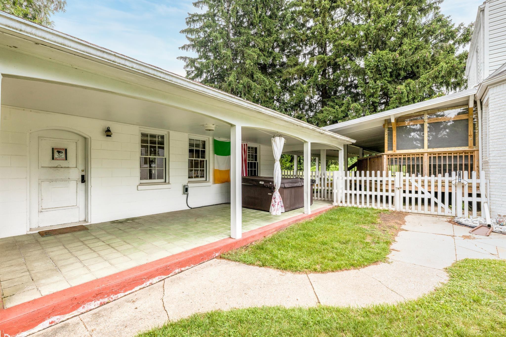 4484 Lakeshore Road