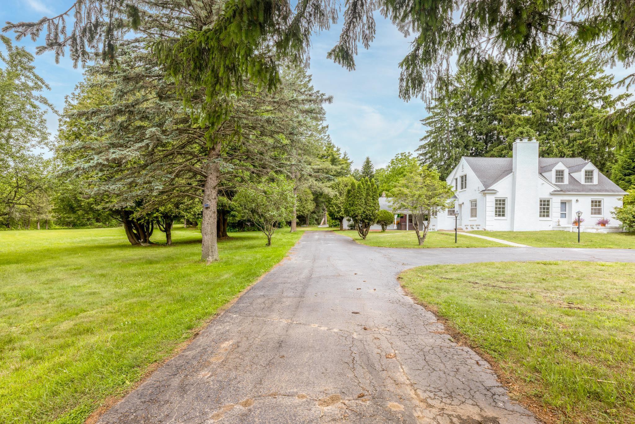 4484 Lakeshore Road