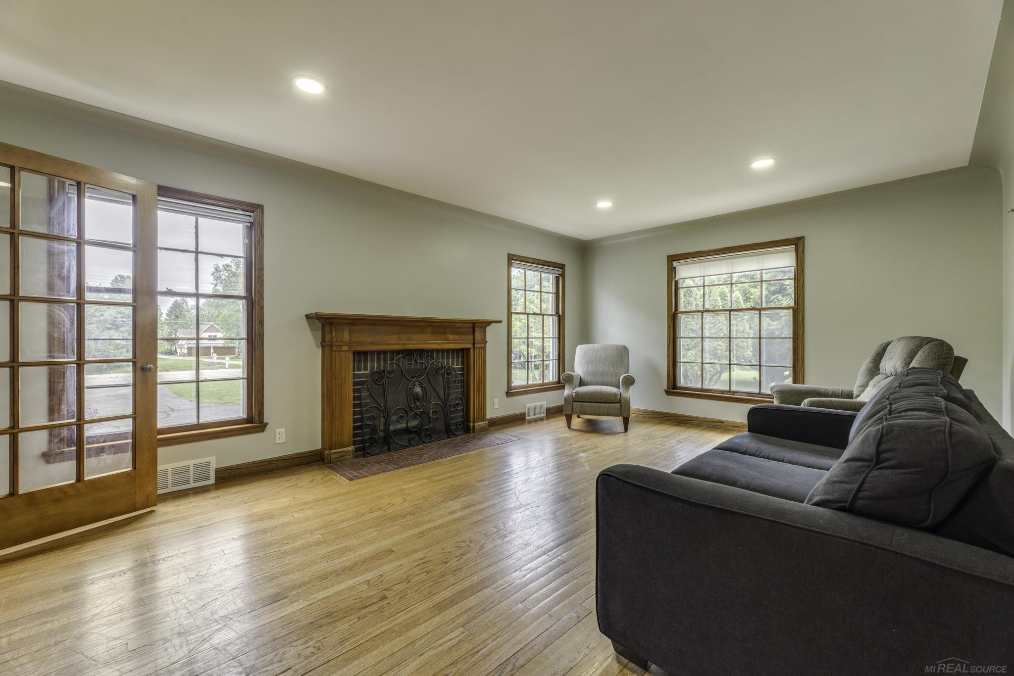 4484 Lakeshore Road