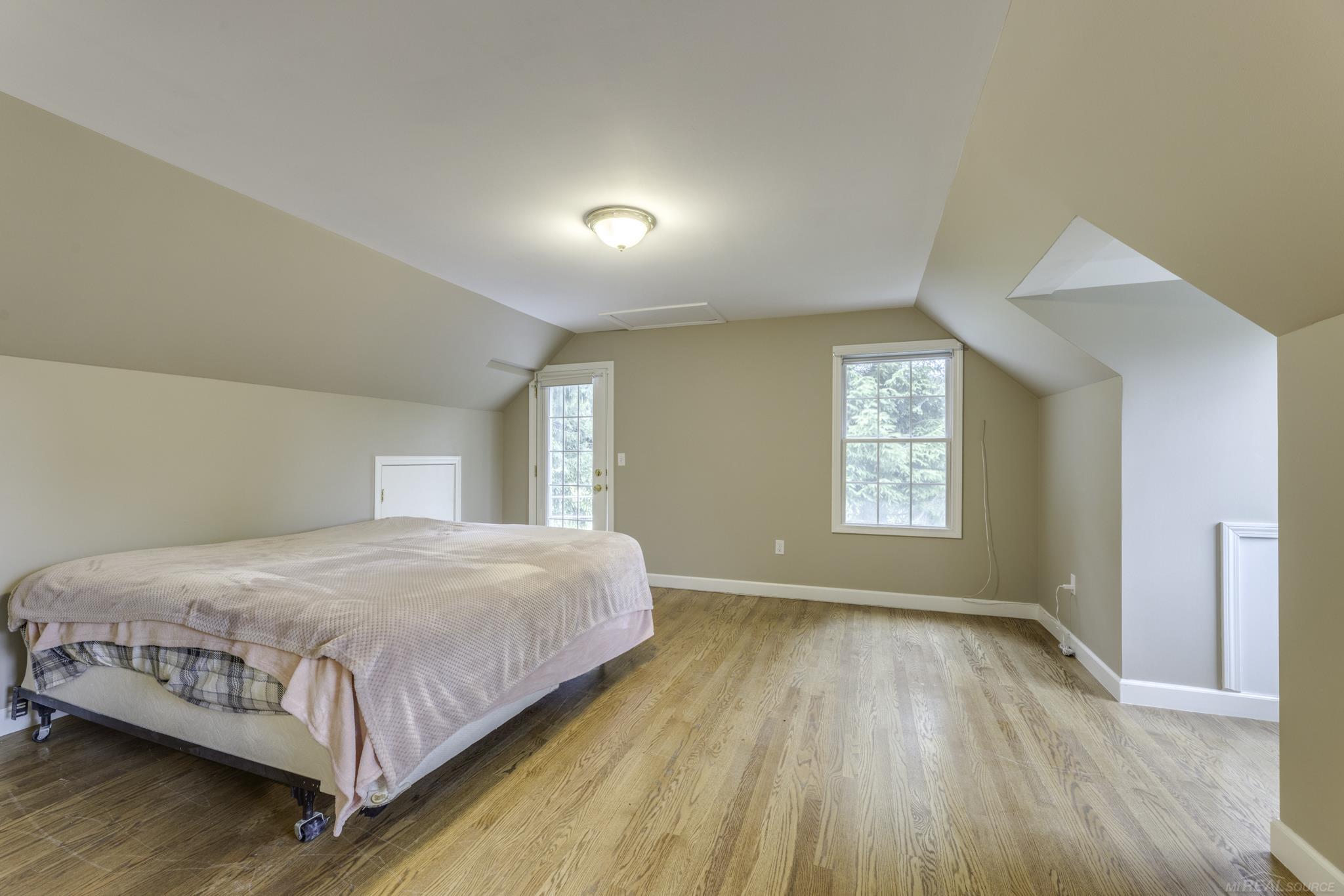 4484 Lakeshore Road