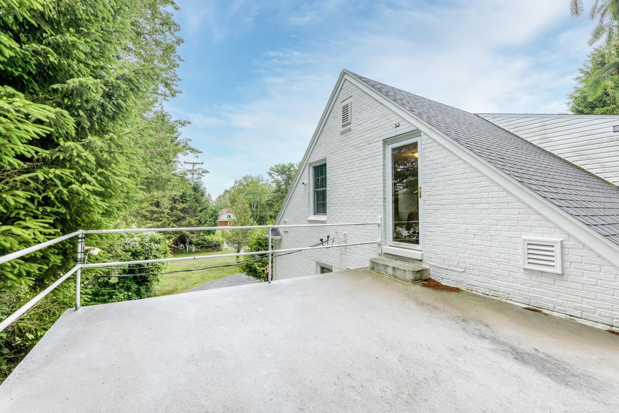 4484 Lakeshore Road