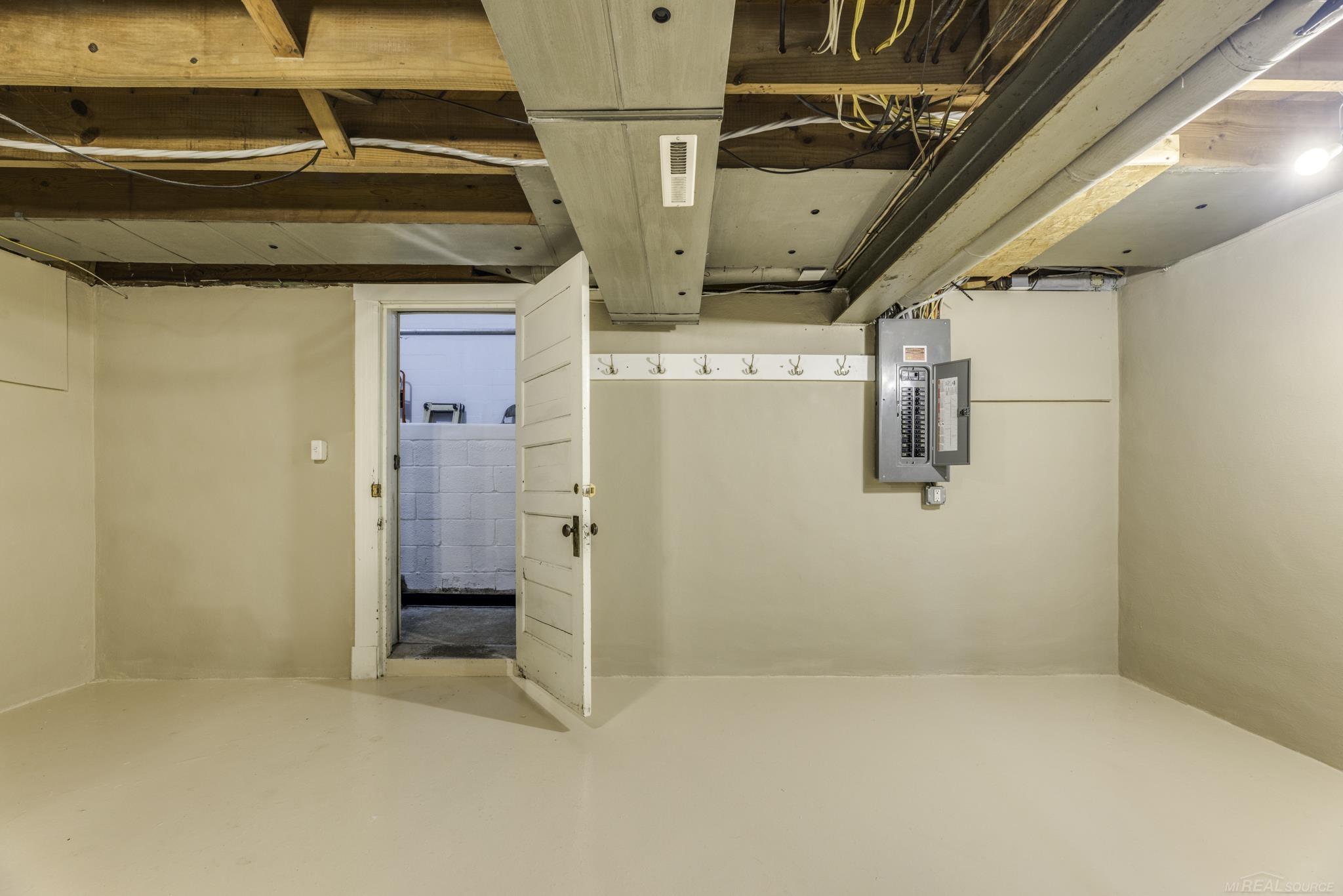 4484 Lakeshore Road