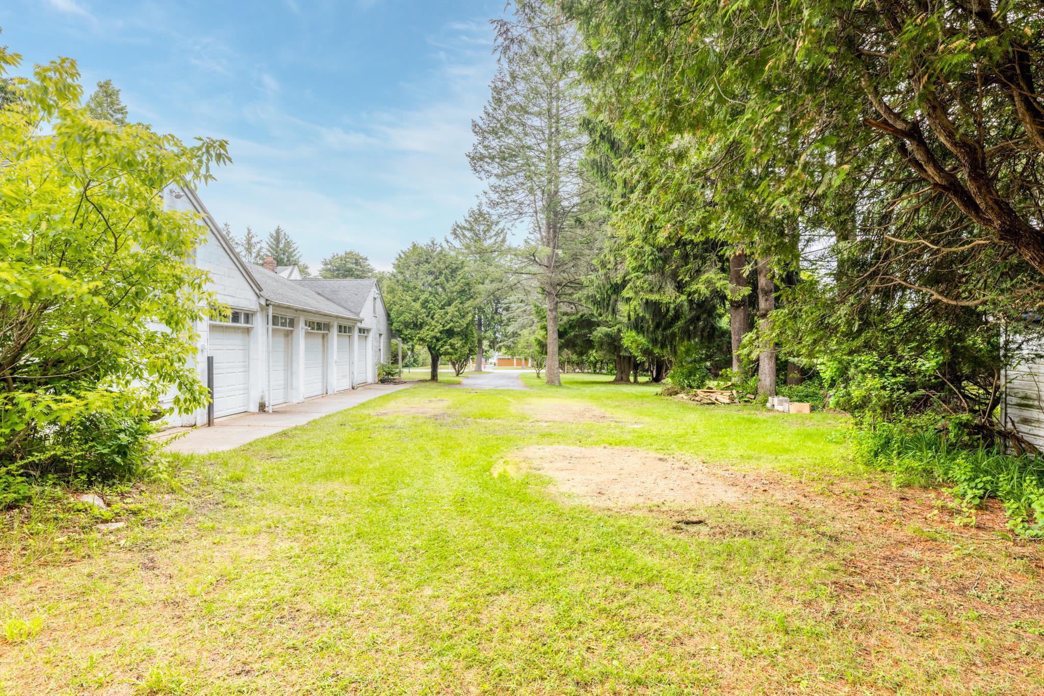 4484 Lakeshore Road