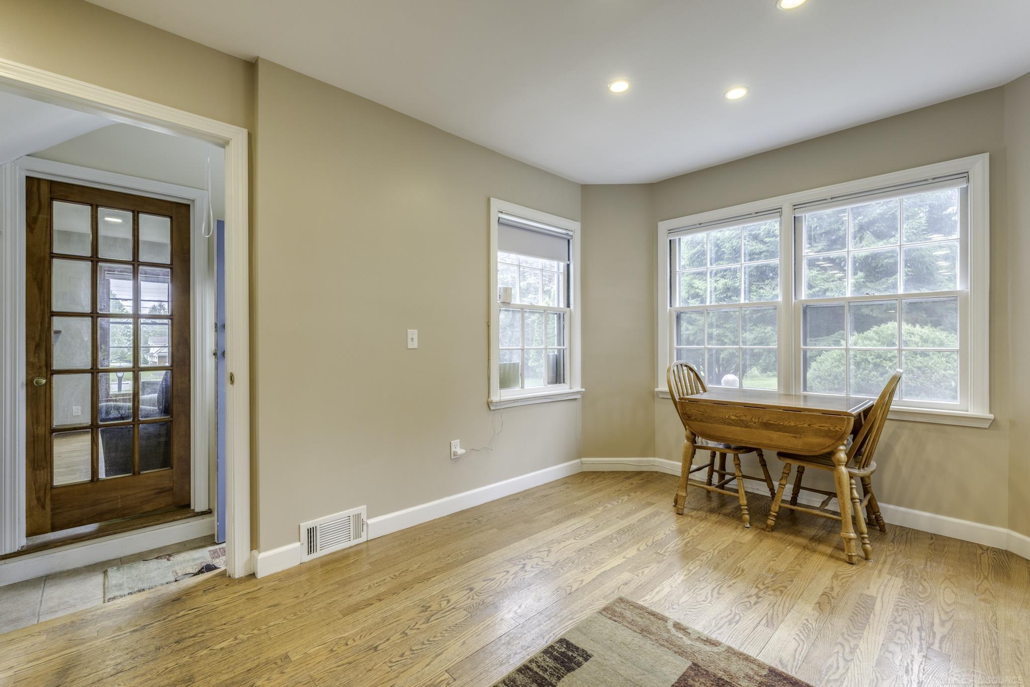 4484 Lakeshore Road