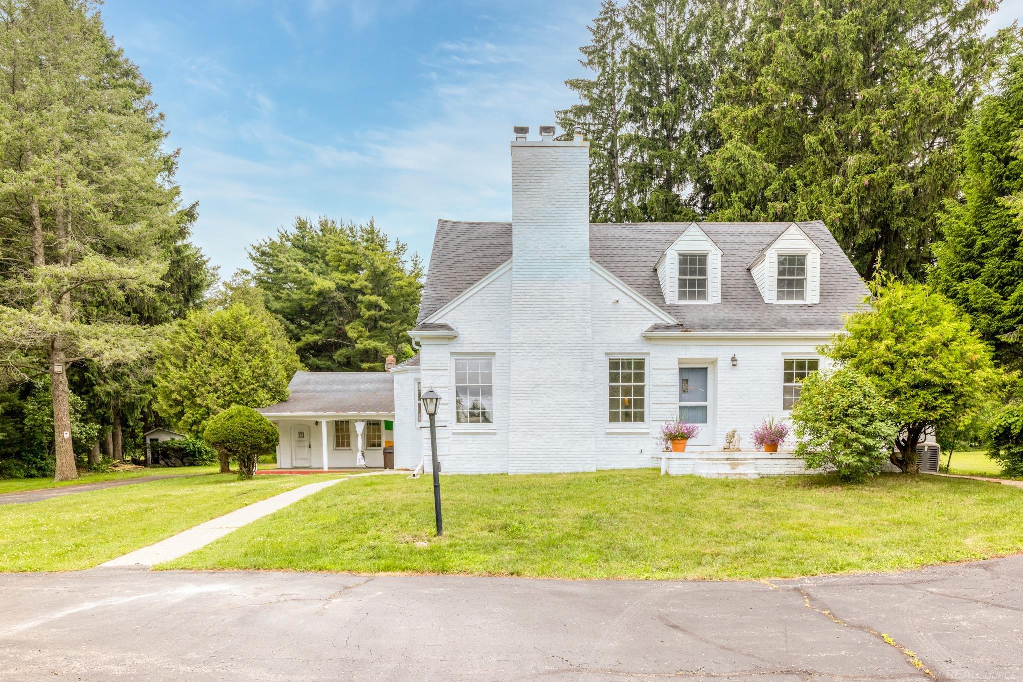 4484 Lakeshore Road