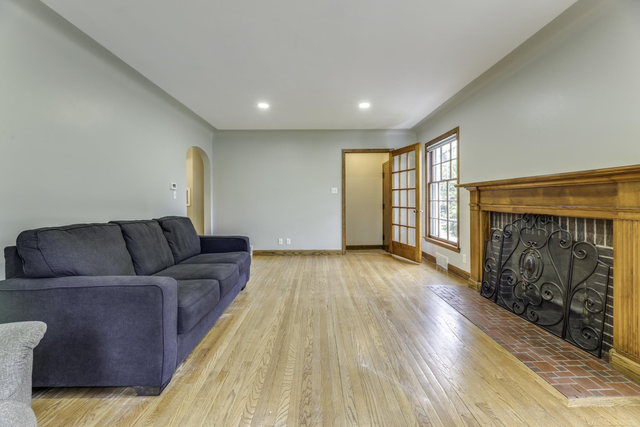 4484 Lakeshore Road