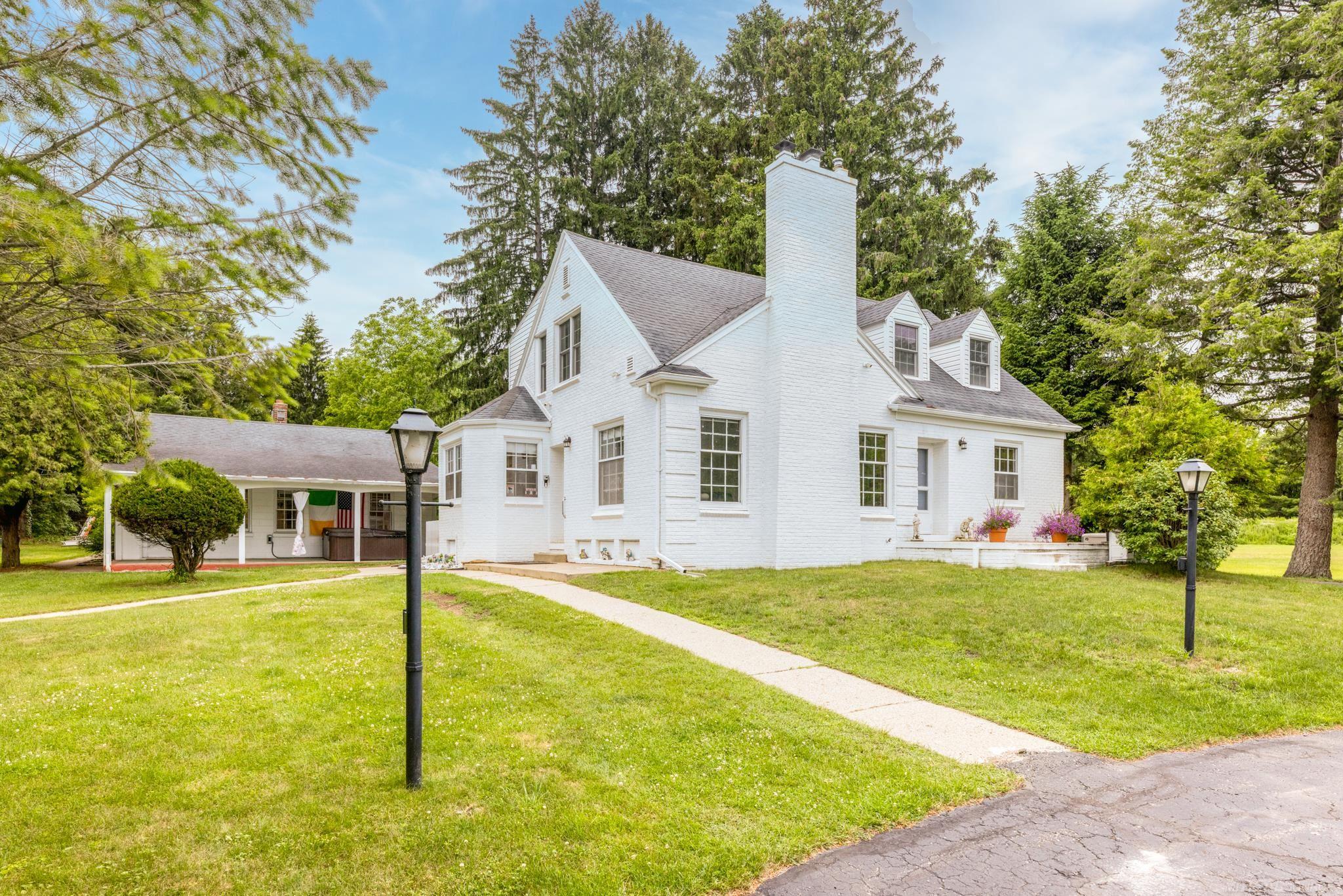 4484 Lakeshore Road