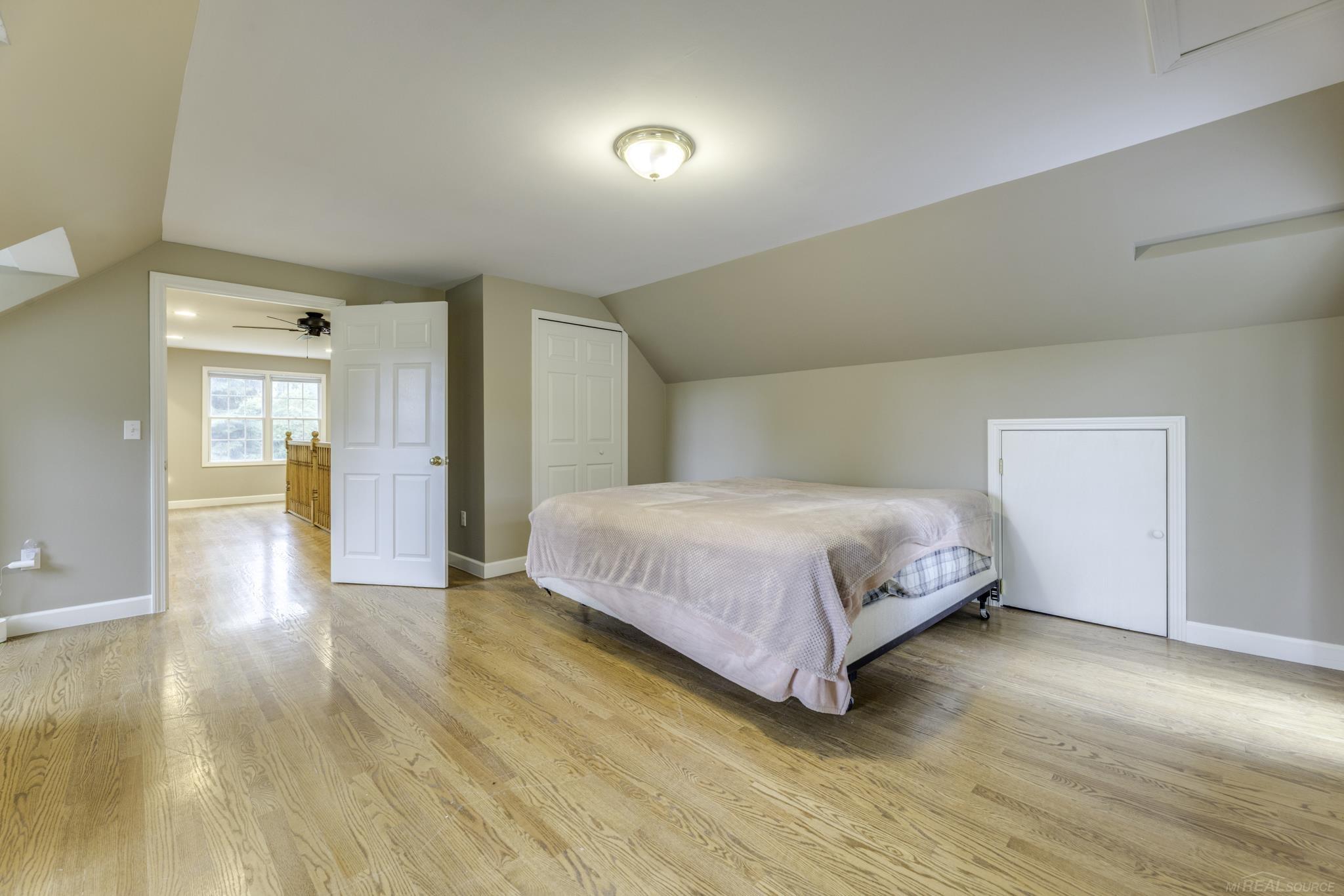 4484 Lakeshore Road