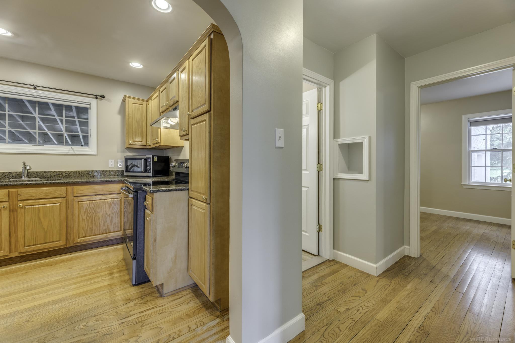 4484 Lakeshore Road